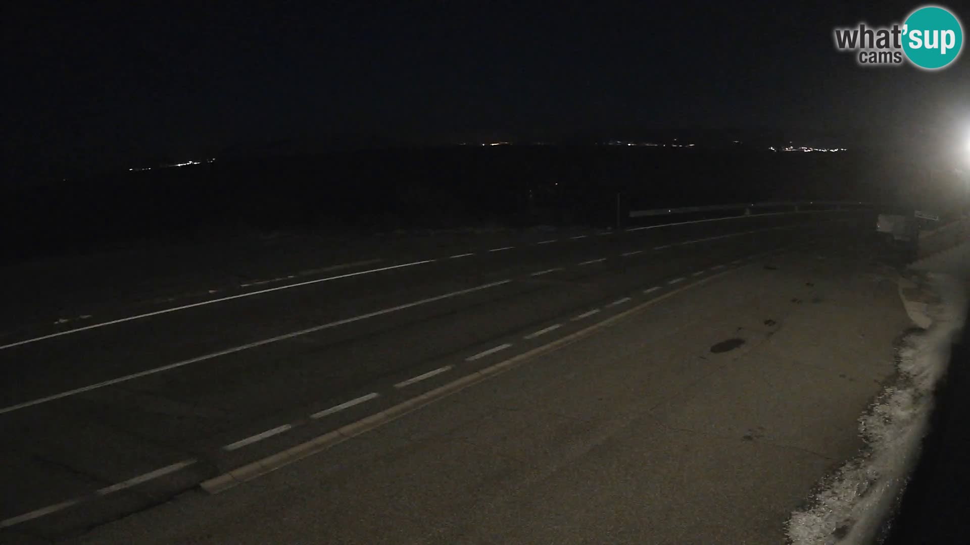 Kamera Jadranska Magistrala D8 pri SENJu – pogled na otok KRK