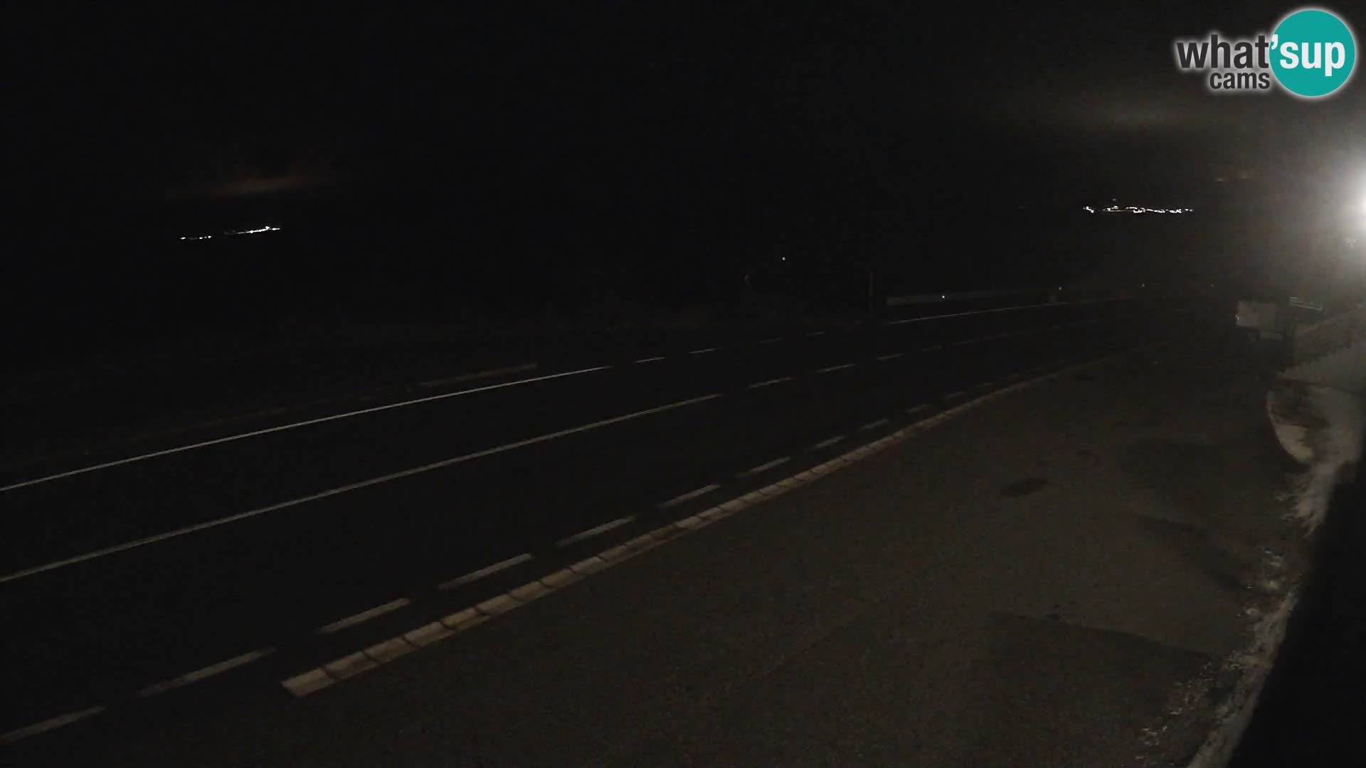 Kamera Jadranska Magistrala D8 pri SENJu – pogled na otok KRK