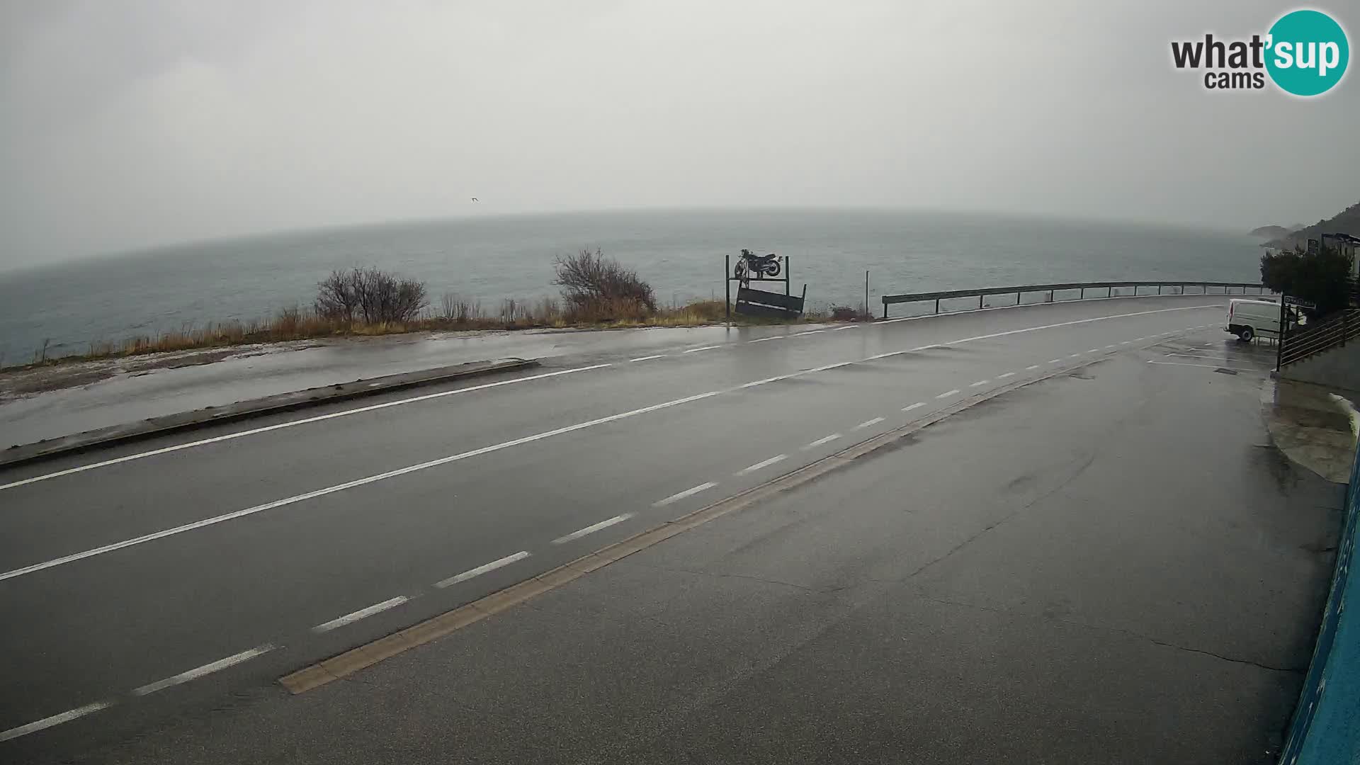 Kamera Jadranska Magistrala D8 pri SENJu – pogled na otok KRK