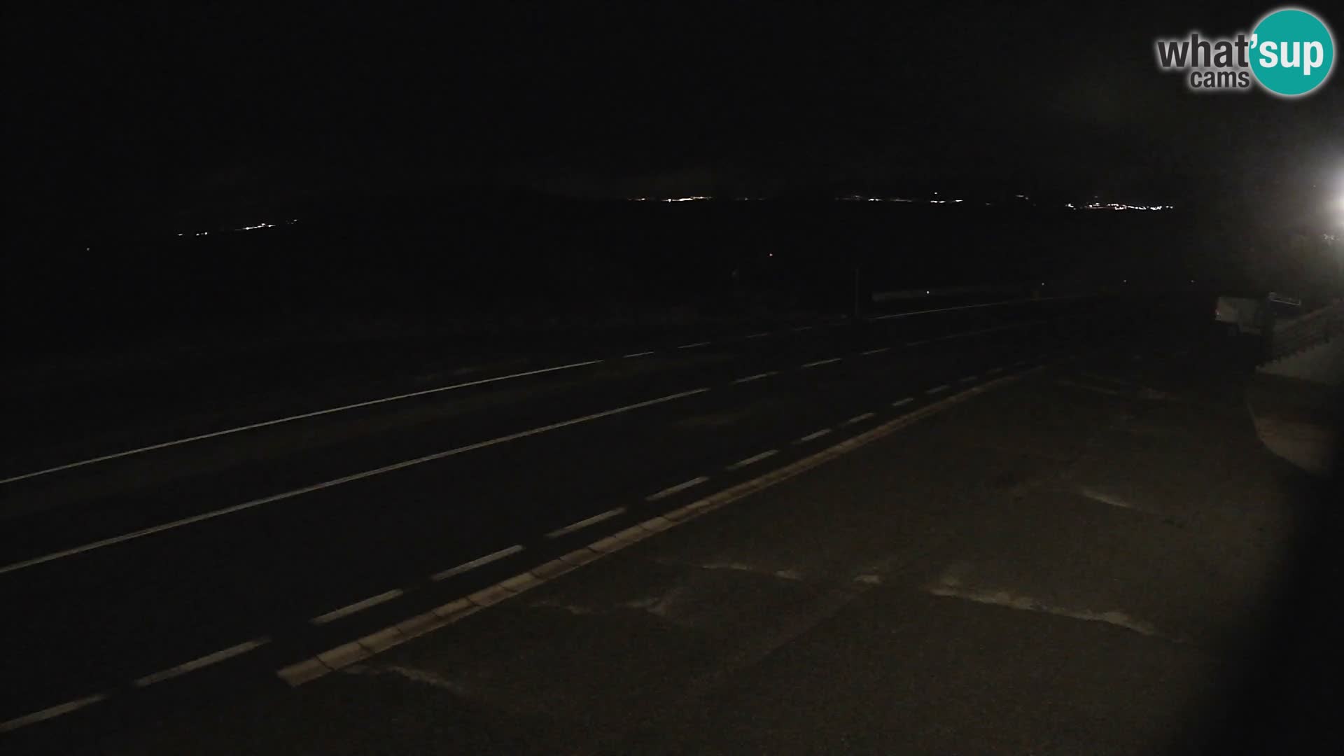 Kamera Jadranska Magistrala D8 pri SENJu – pogled na otok KRK