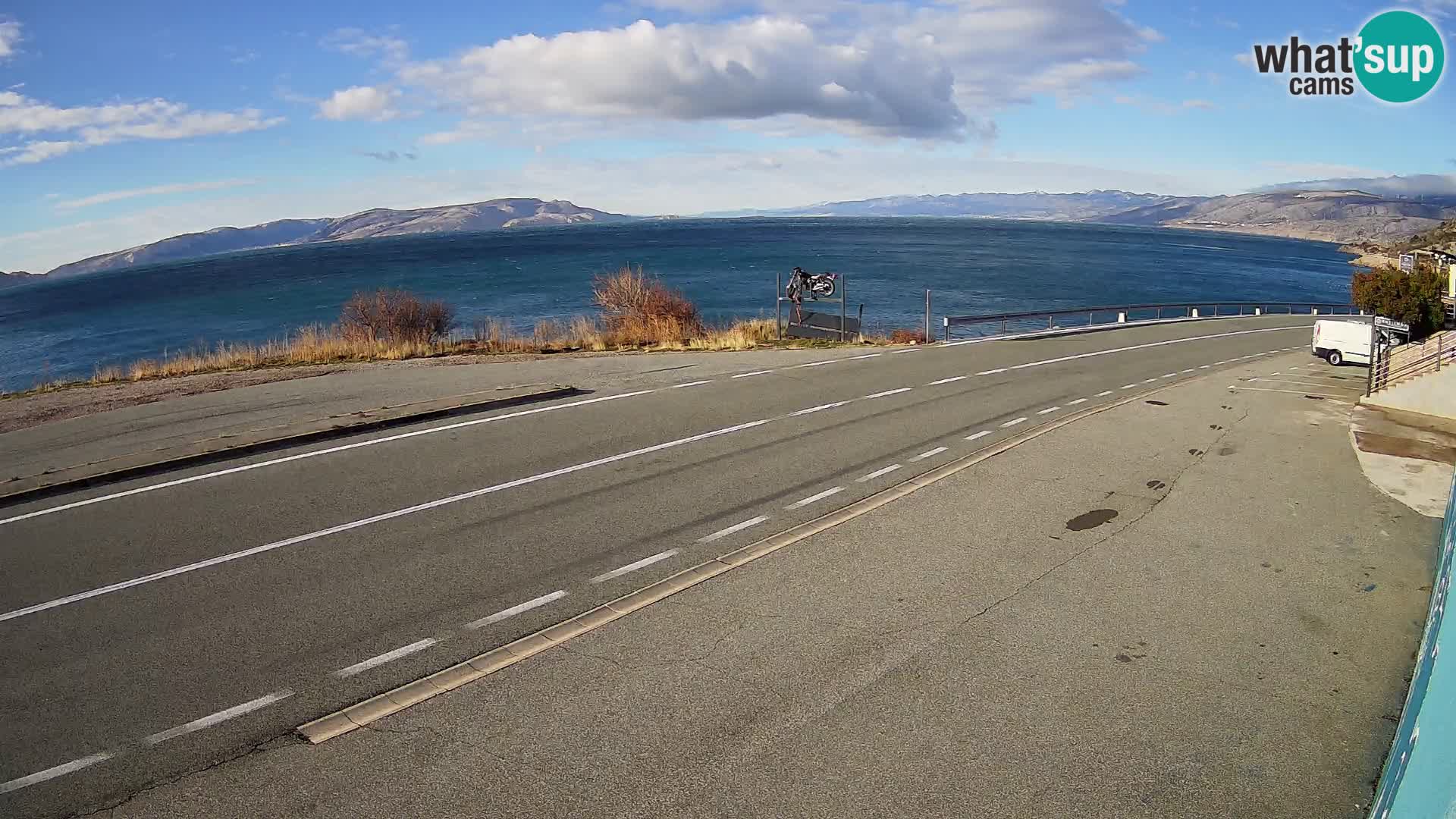 Kamera Jadranska Magistrala D8 pri SENJu – pogled na otok KRK