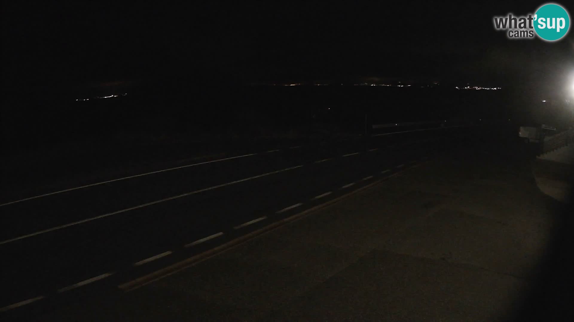 Kamera Jadranska Magistrala D8 pri SENJu – pogled na otok KRK