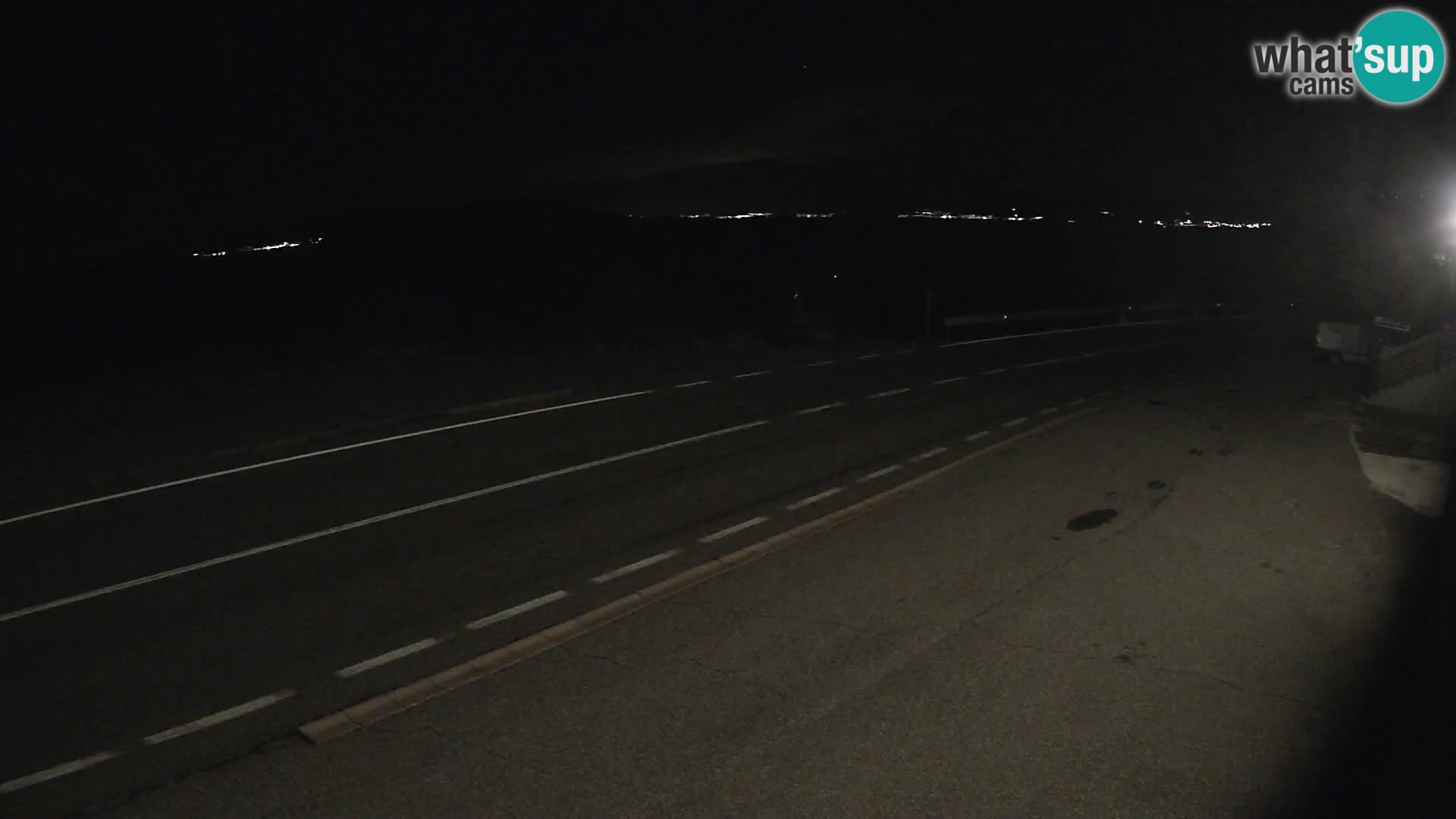 Kamera Jadranska Magistrala D8 pri SENJu – pogled na otok KRK