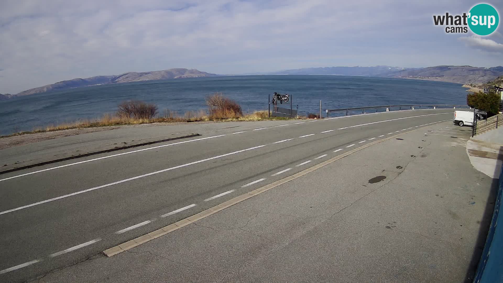 Kamera Jadranska Magistrala D8 pri SENJu – pogled na otok KRK