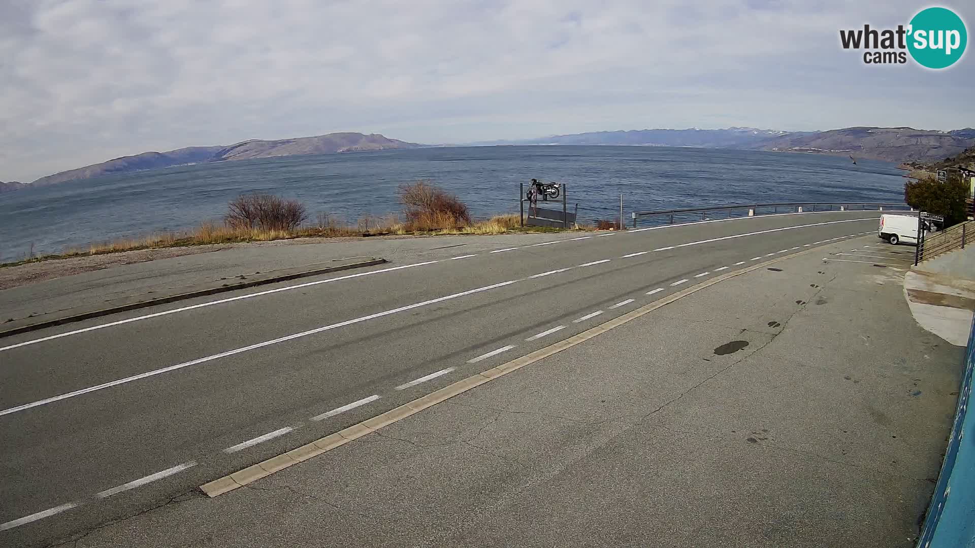 Kamera Jadranska Magistrala D8 pri SENJu – pogled na otok KRK