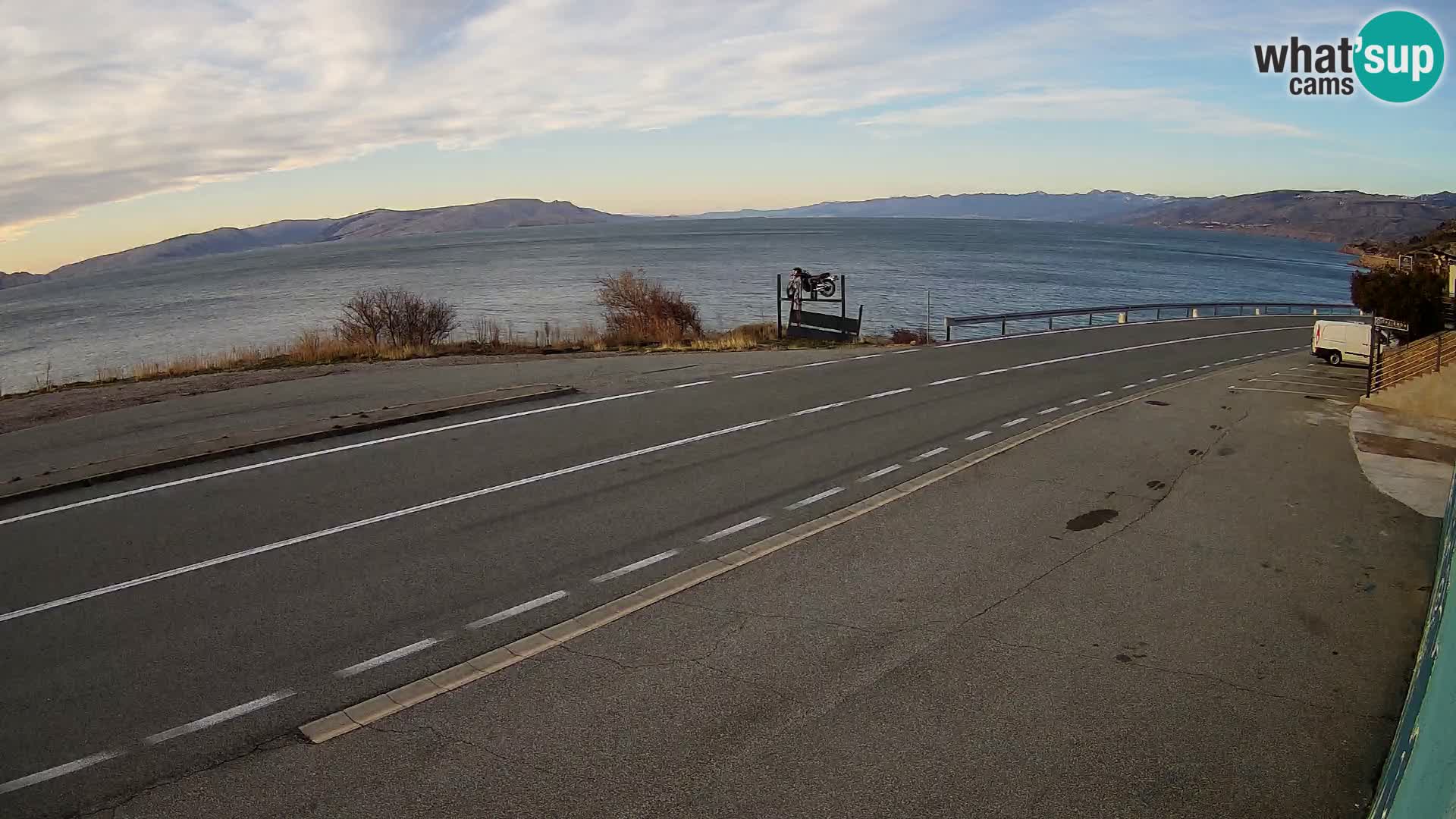 Kamera Jadranska Magistrala D8 pri SENJu – pogled na otok KRK