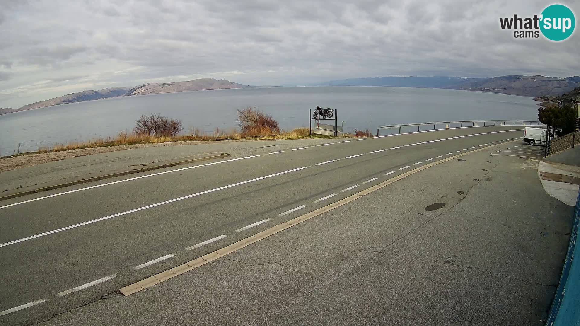 Kamera Jadranska Magistrala D8 pri SENJu – pogled na otok KRK