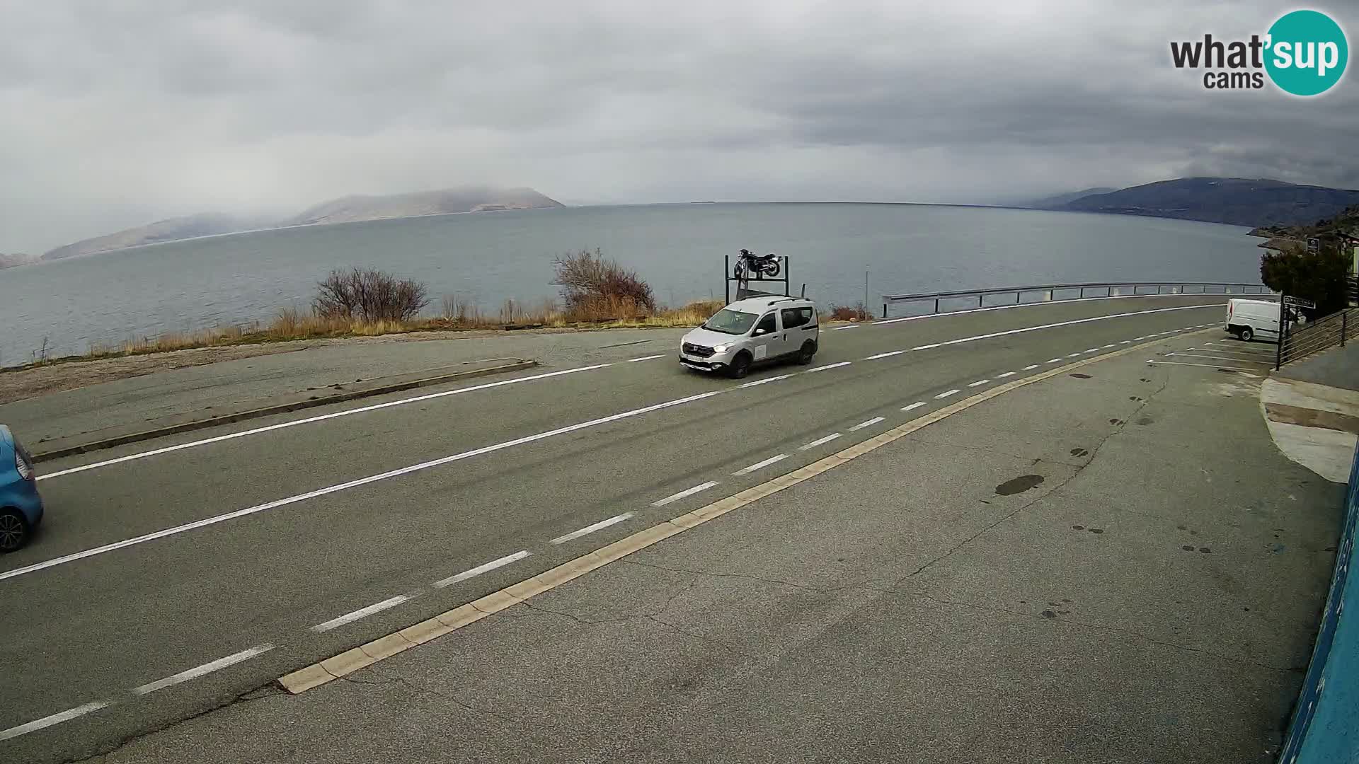 Kamera Jadranska Magistrala D8 pri SENJu – pogled na otok KRK