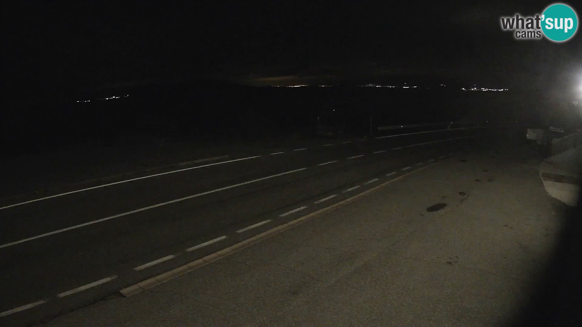 Kamera Jadranska Magistrala D8 pri SENJu – pogled na otok KRK