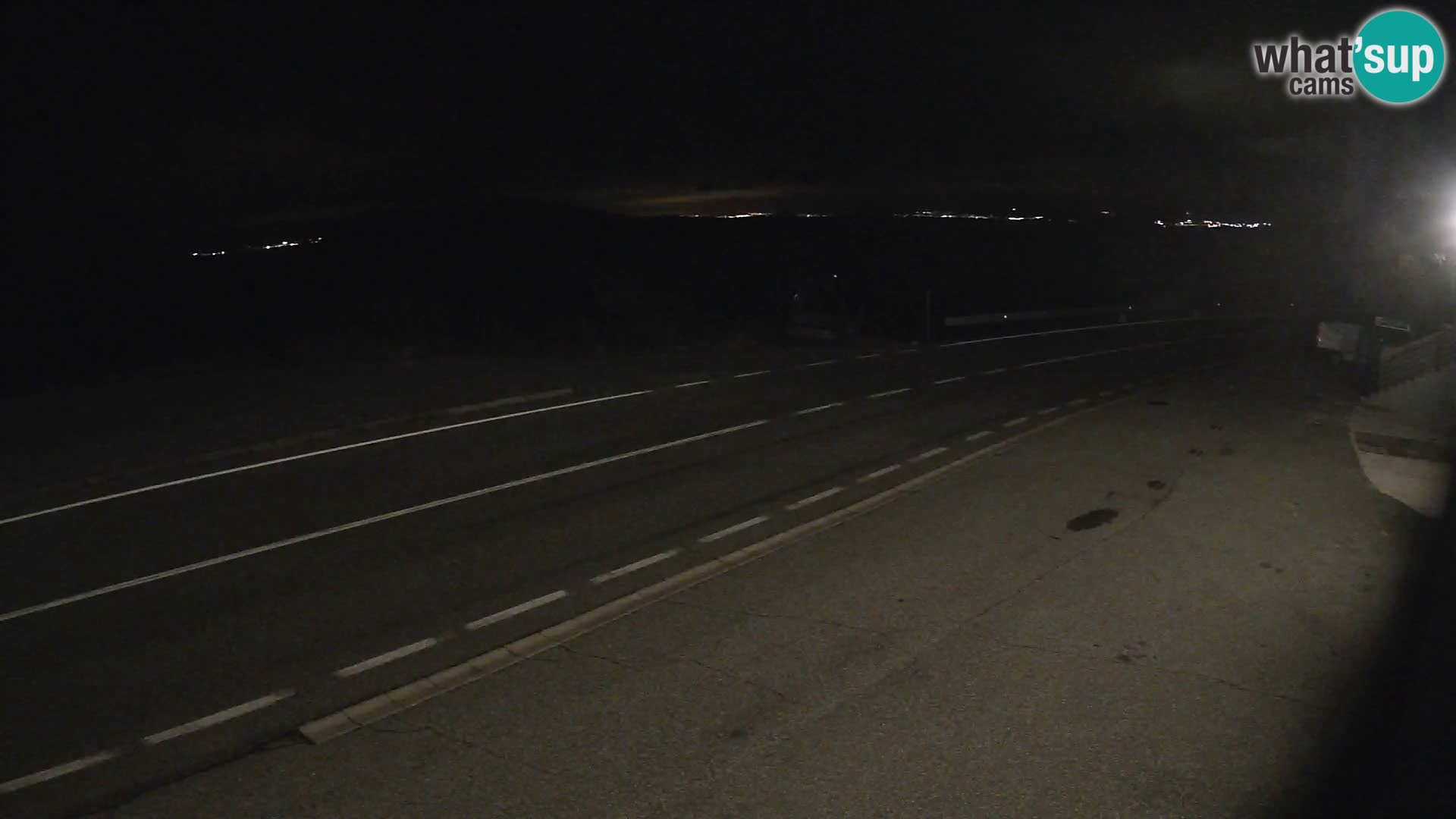 Kamera Jadranska Magistrala D8 pri SENJu – pogled na otok KRK