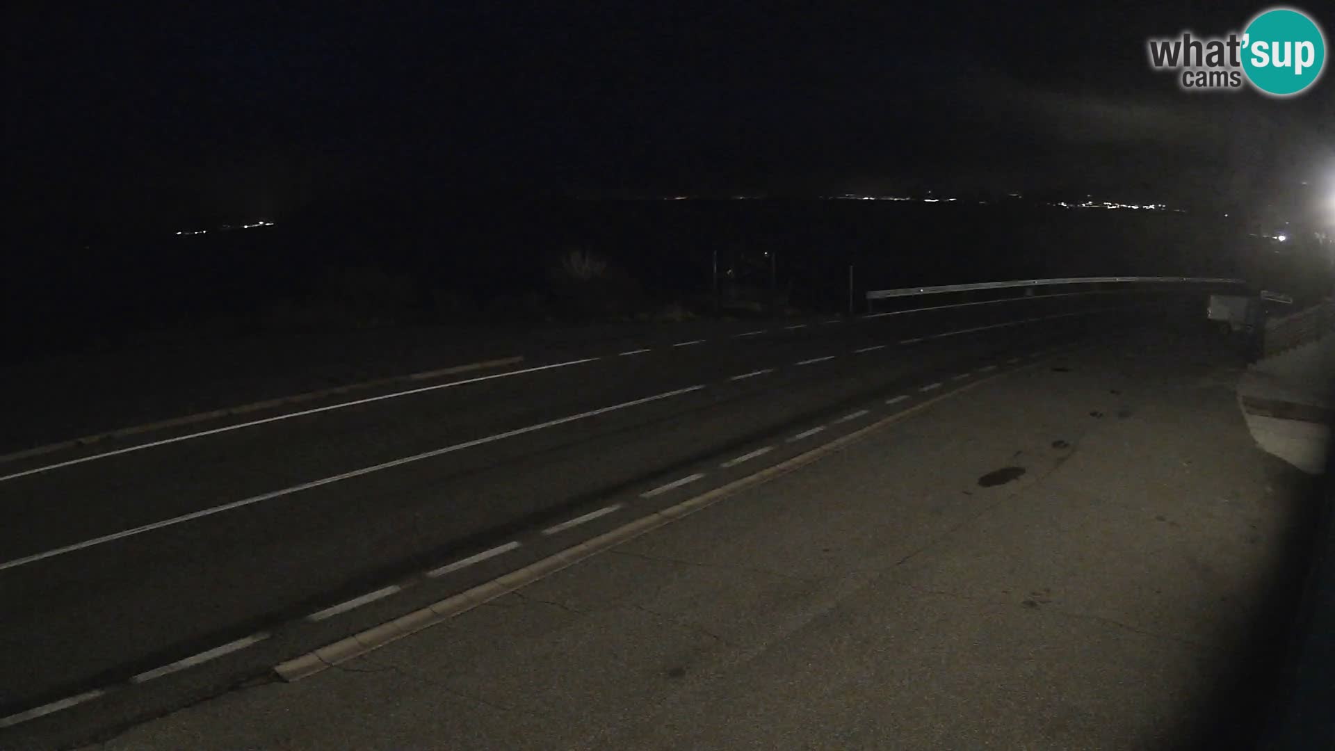 Kamera Jadranska Magistrala D8 pri SENJu – pogled na otok KRK