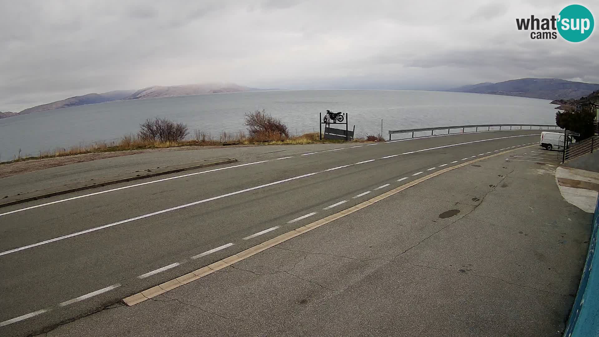 Kamera Jadranska Magistrala D8 pri SENJu – pogled na otok KRK