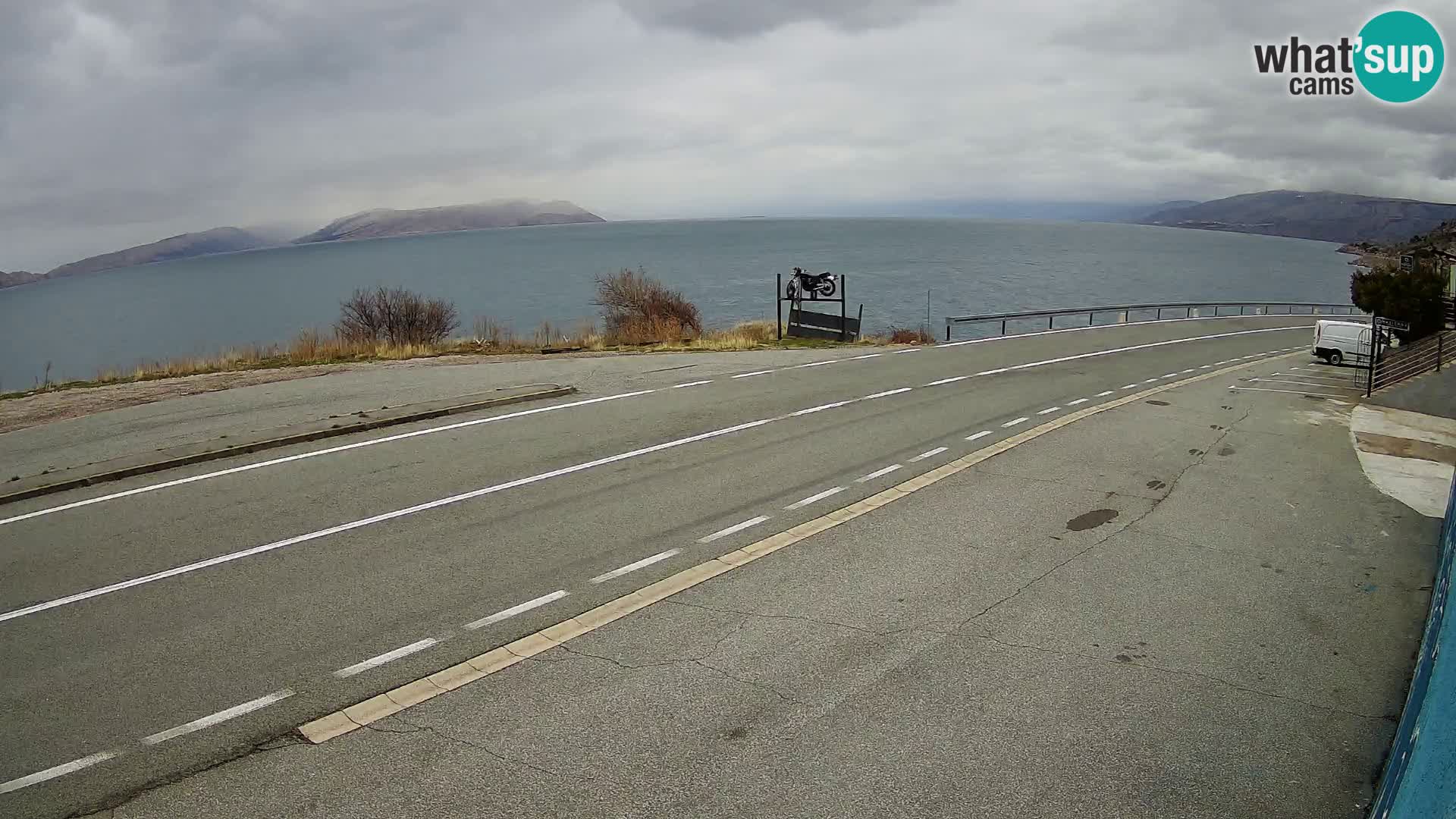 Kamera Jadranska Magistrala D8 pri SENJu – pogled na otok KRK