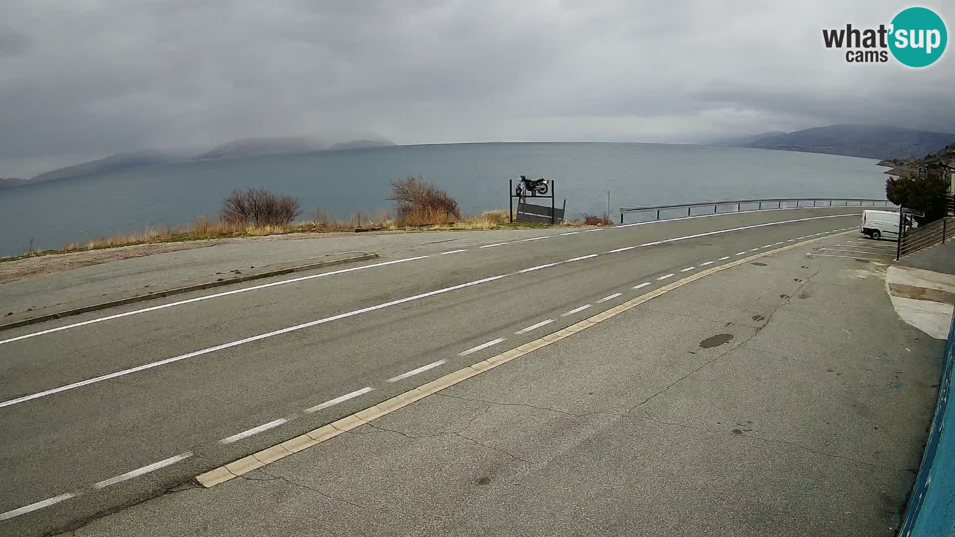 Kamera Jadranska Magistrala D8 pri SENJu – pogled na otok KRK