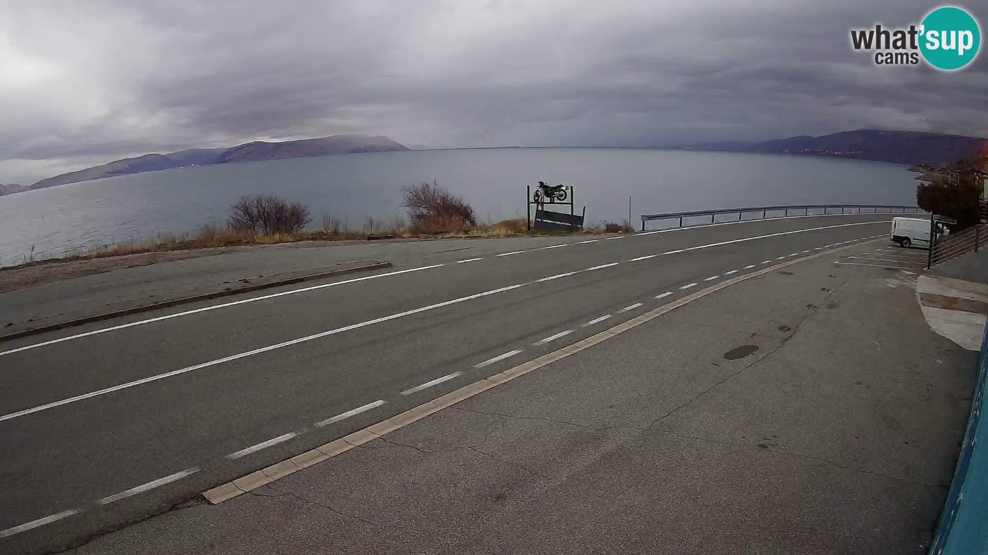 Kamera Jadranska Magistrala D8 pri SENJu – pogled na otok KRK