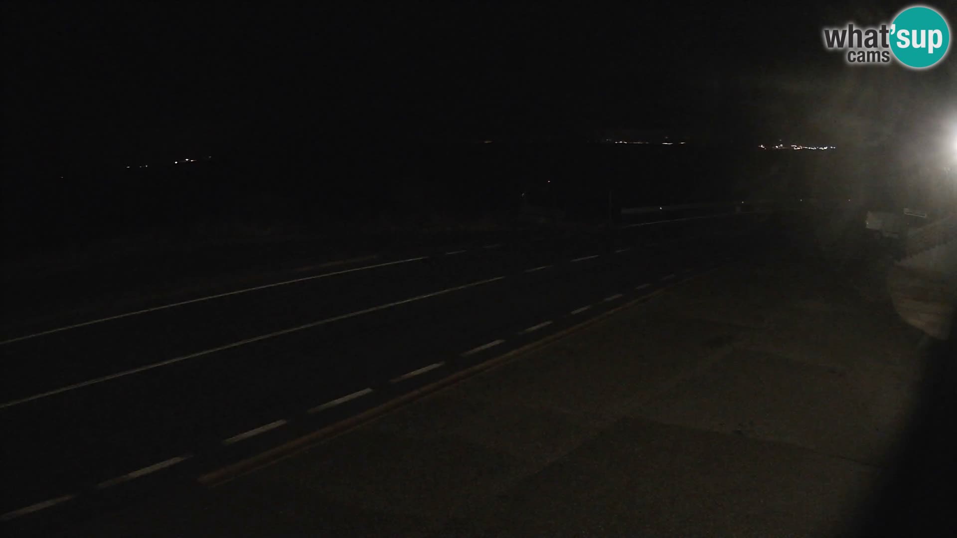 Kamera Jadranska Magistrala D8 pri SENJu – pogled na otok KRK