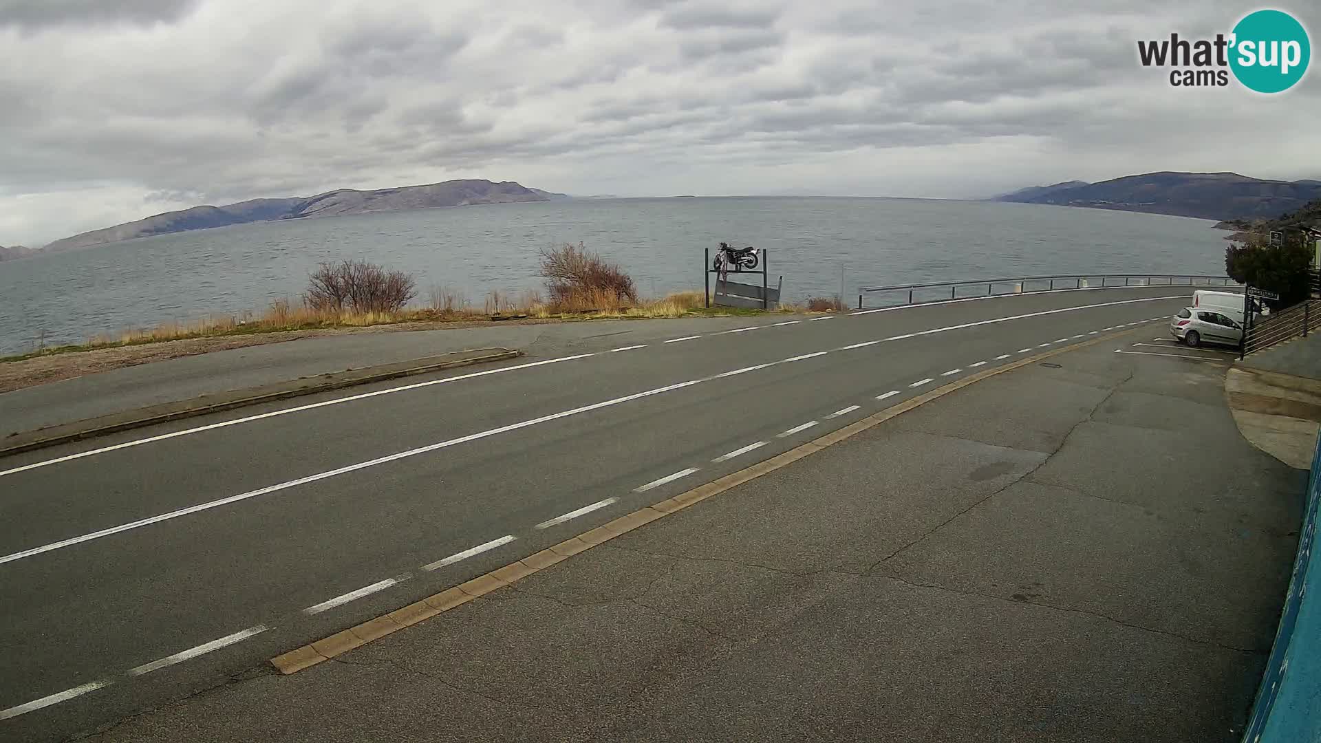 Kamera Jadranska Magistrala D8 pri SENJu – pogled na otok KRK