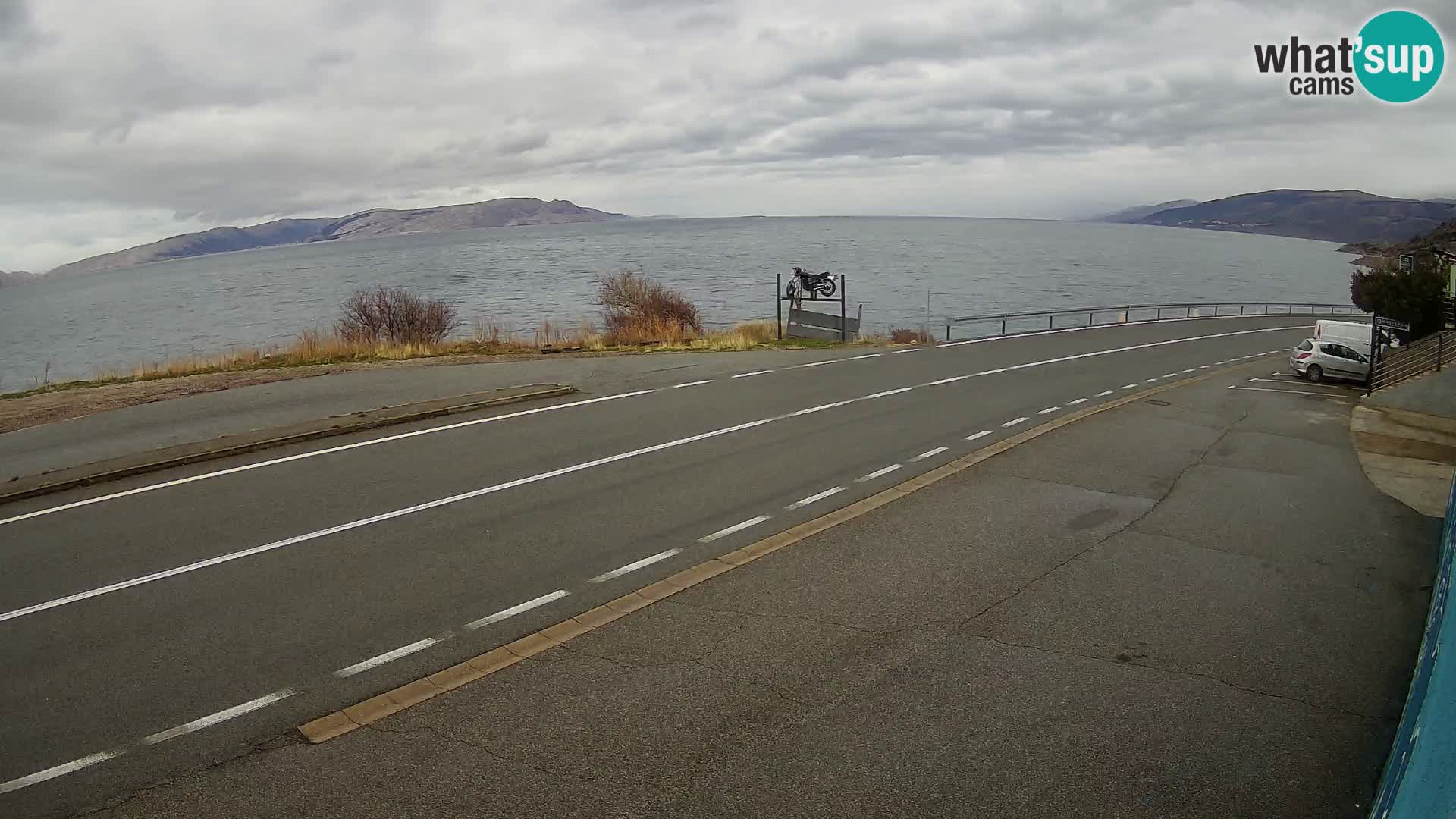 Kamera Jadranska Magistrala D8 pri SENJu – pogled na otok KRK