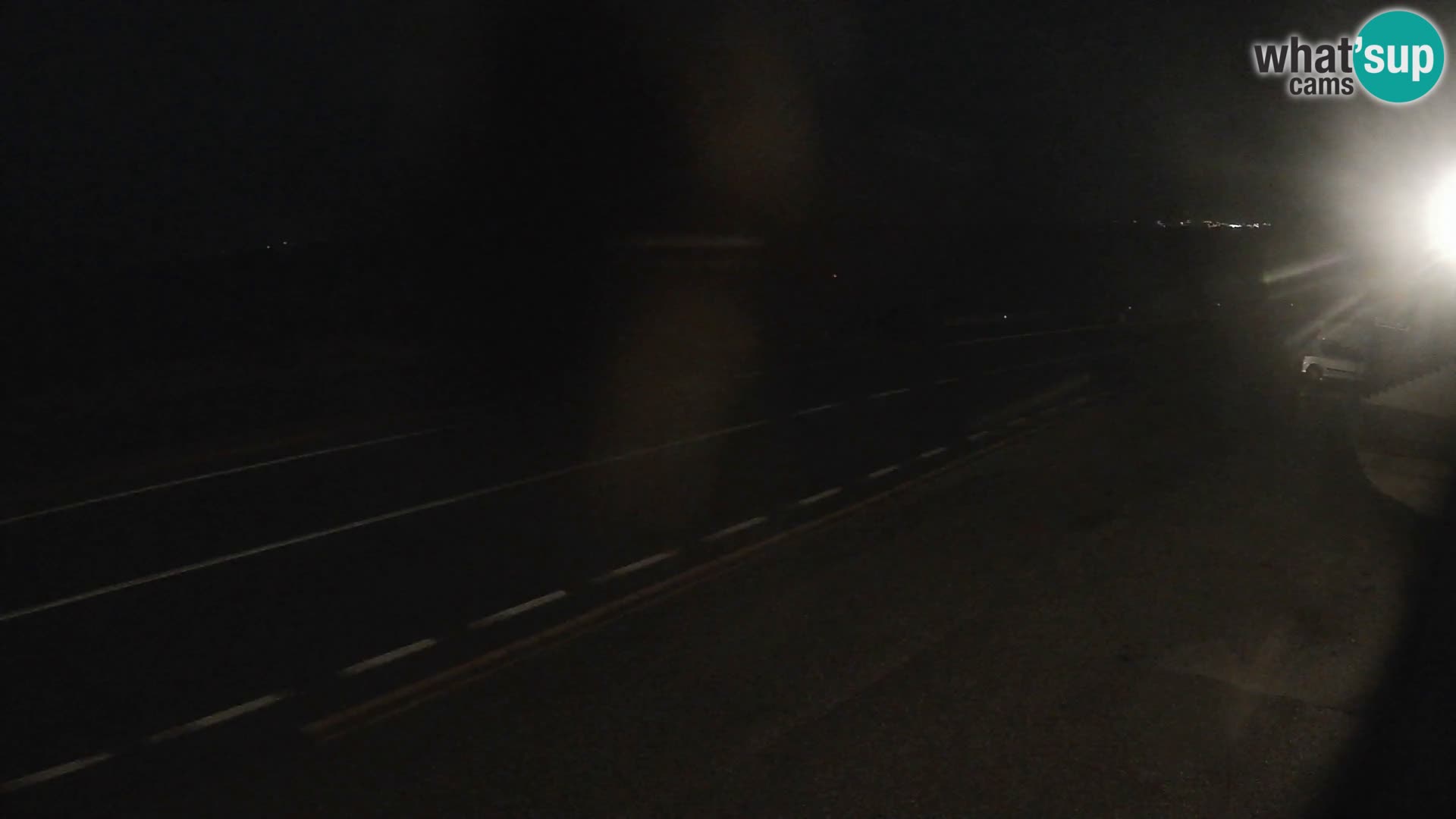 Kamera Jadranska Magistrala D8 pri SENJu – pogled na otok KRK