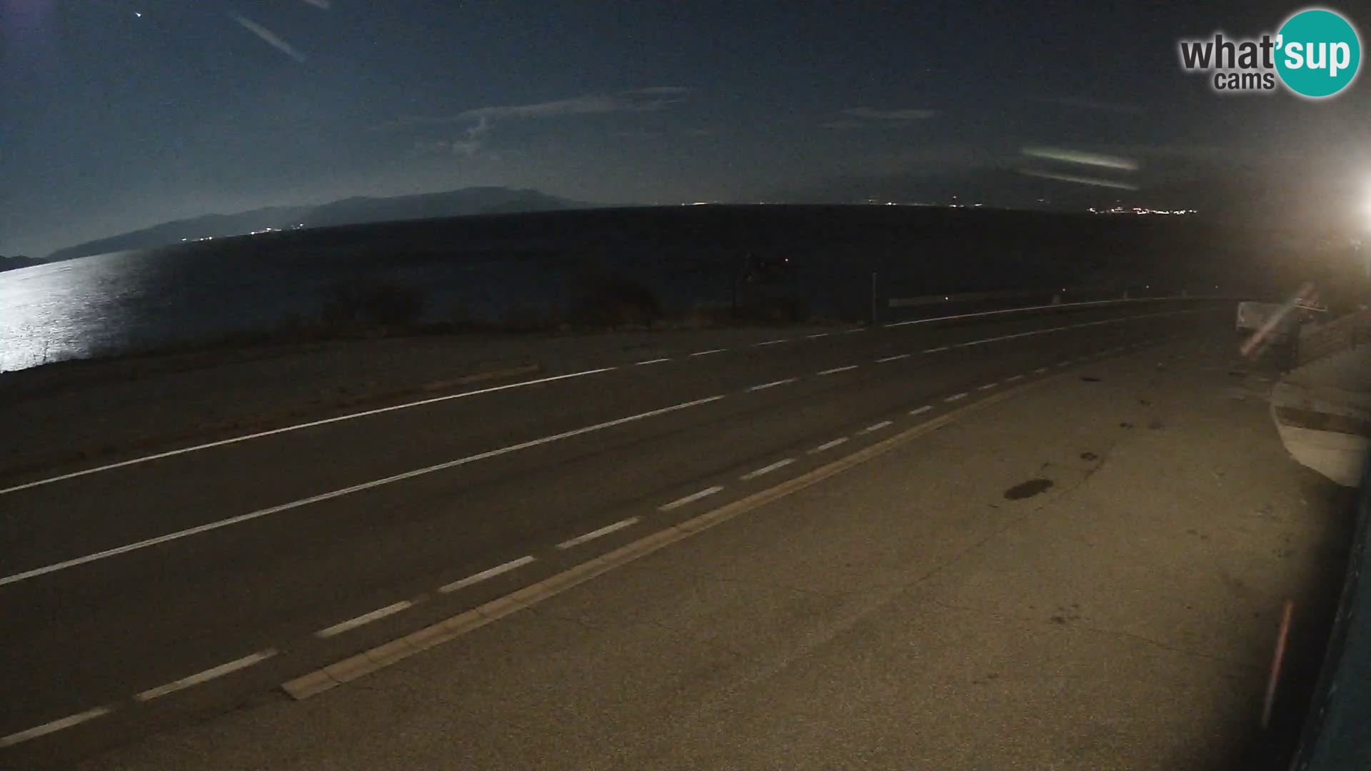 Kamera Jadranska Magistrala D8 pri SENJu – pogled na otok KRK