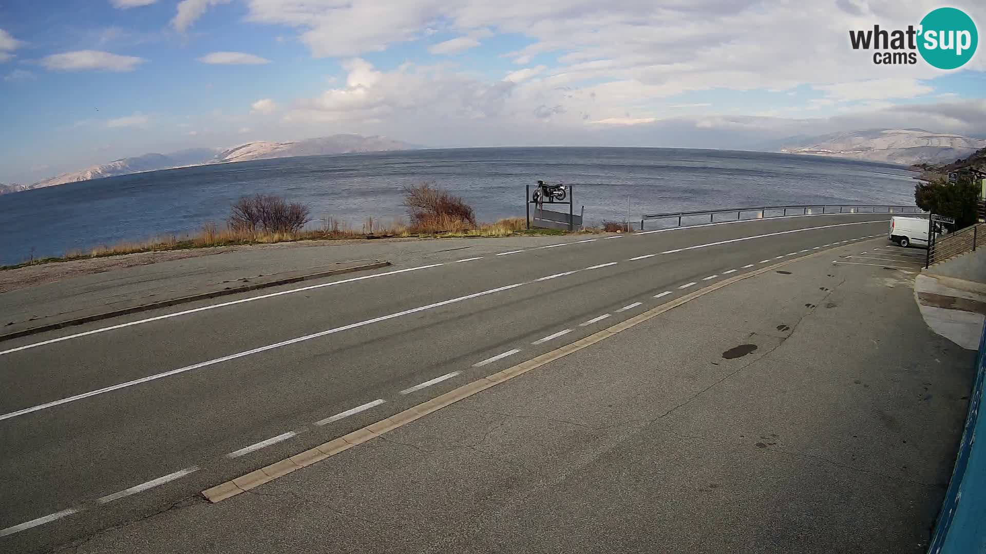 Kamera Jadranska Magistrala D8 pri SENJu – pogled na otok KRK