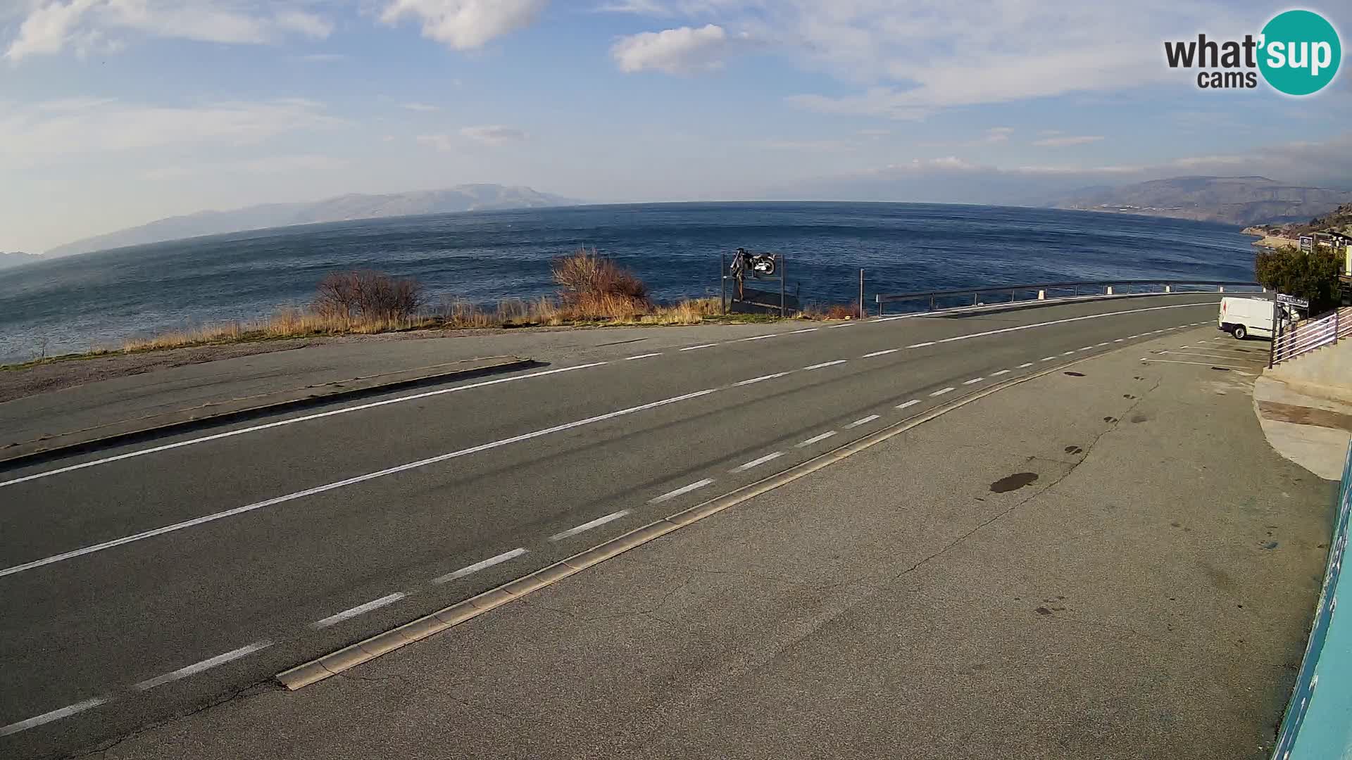 Kamera Jadranska Magistrala D8 pri SENJu – pogled na otok KRK