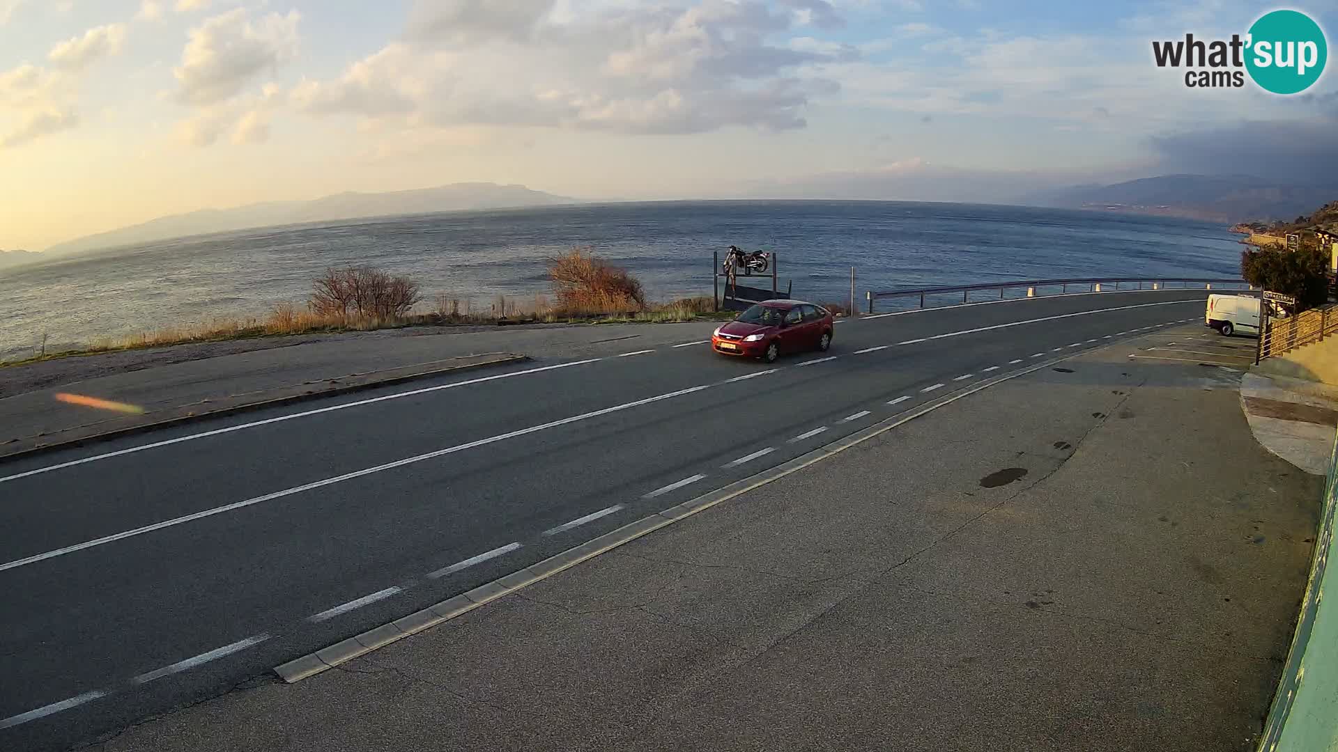 Webcam autopista adriática D8 cerca de SENJ – vista de la isla de KRK
