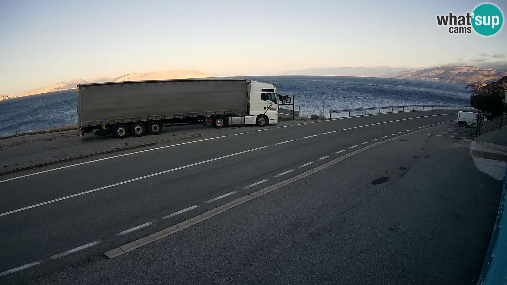 Webcam autopista adriática D8 cerca de SENJ – vista de la isla de KRK