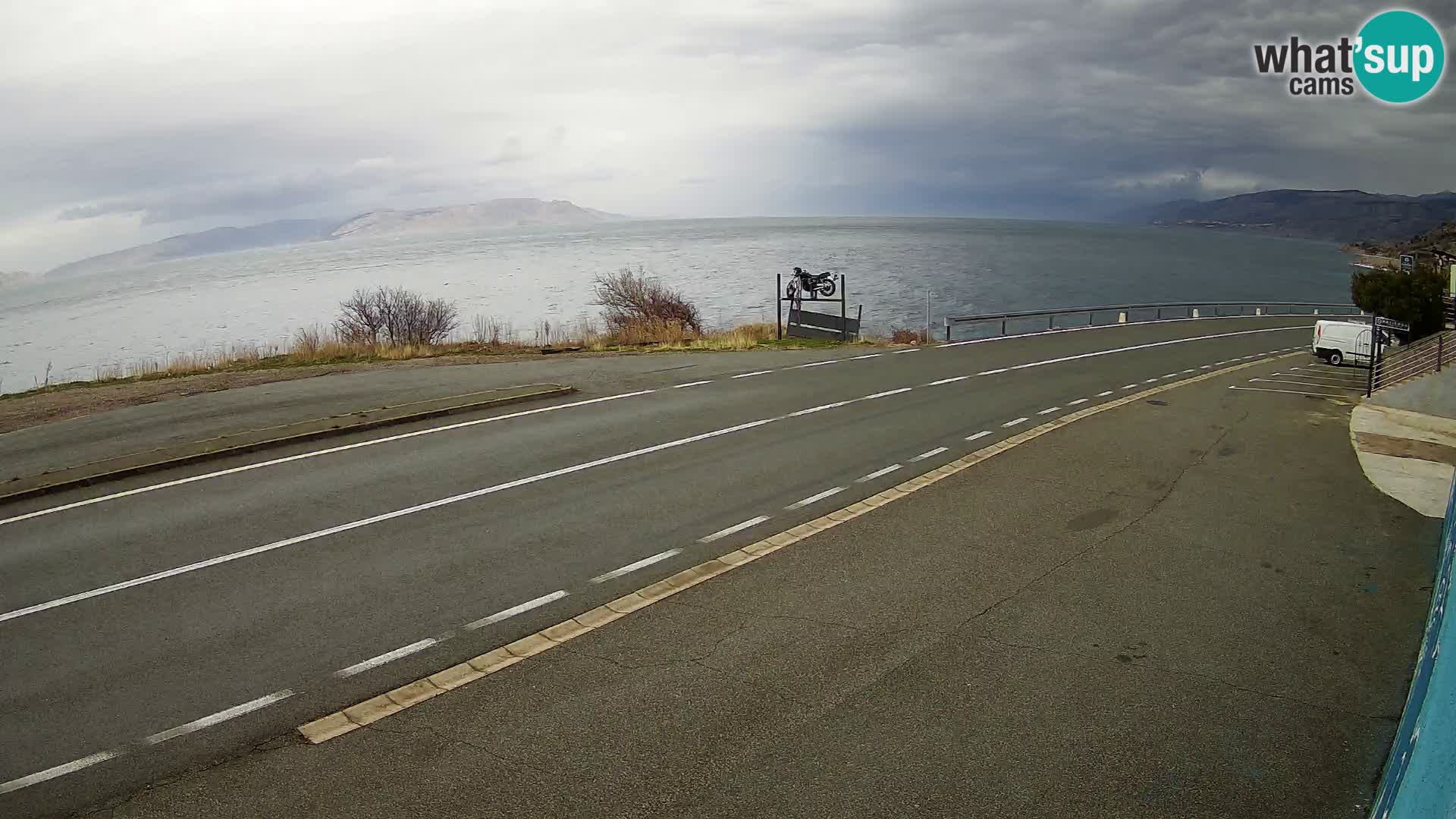 Kamera Jadranska Magistrala D8 pri SENJu – pogled na otok KRK