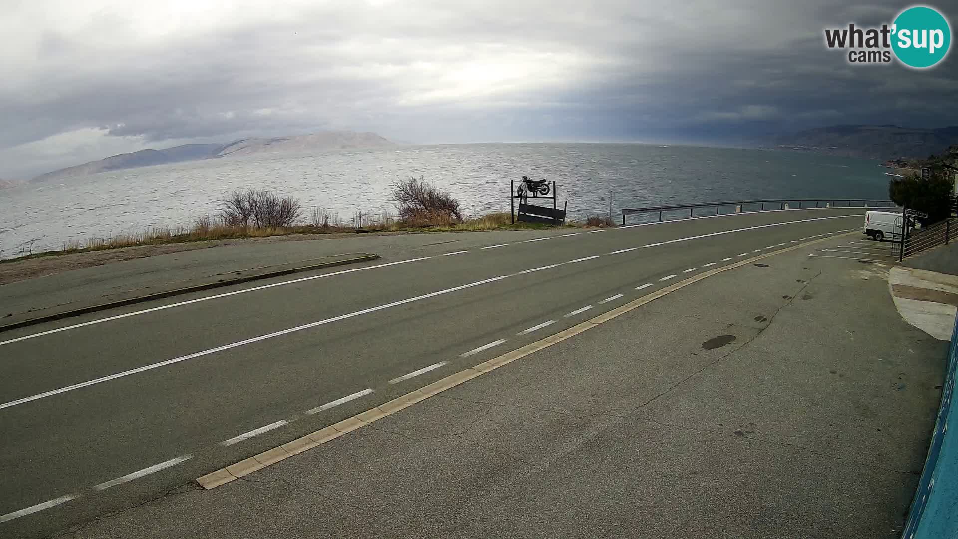 Kamera Jadranska Magistrala D8 pri SENJu – pogled na otok KRK