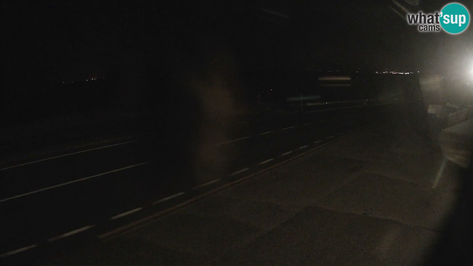 Kamera Jadranska Magistrala D8 pri SENJu – pogled na otok KRK