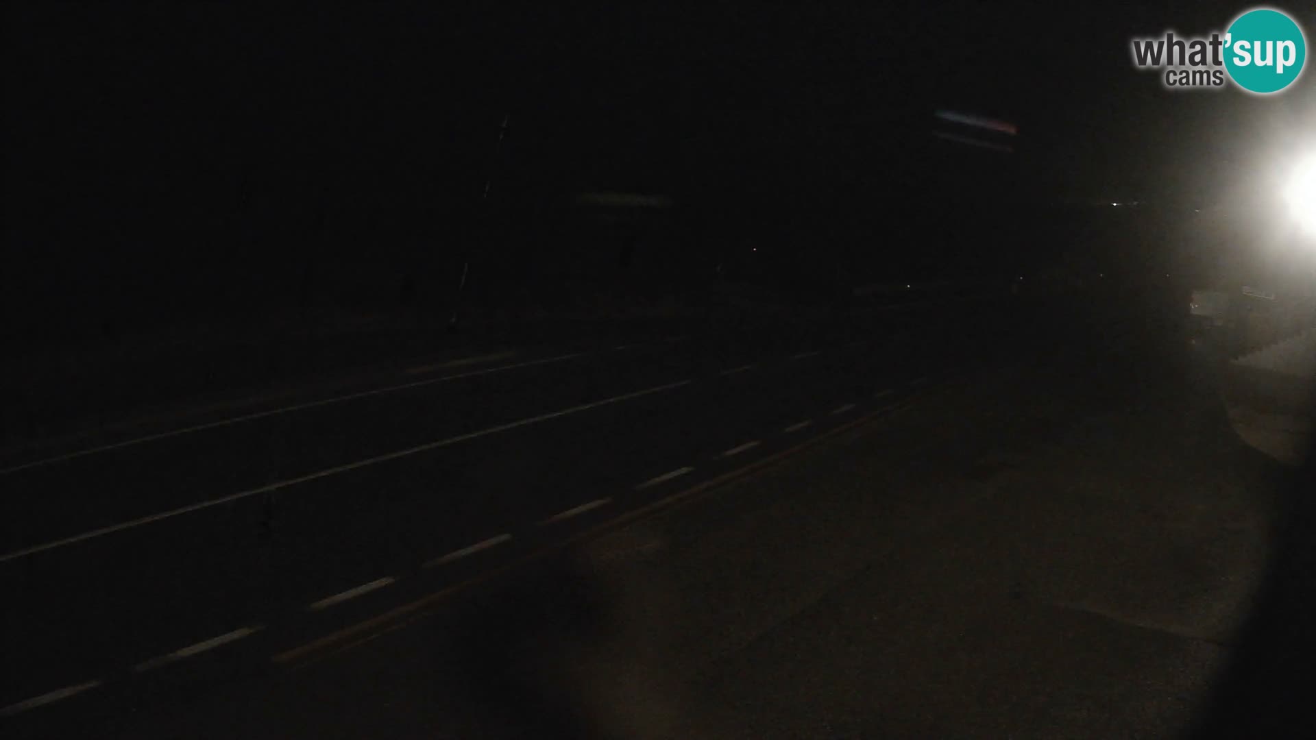 Kamera Jadranska Magistrala D8 pri SENJu – pogled na otok KRK