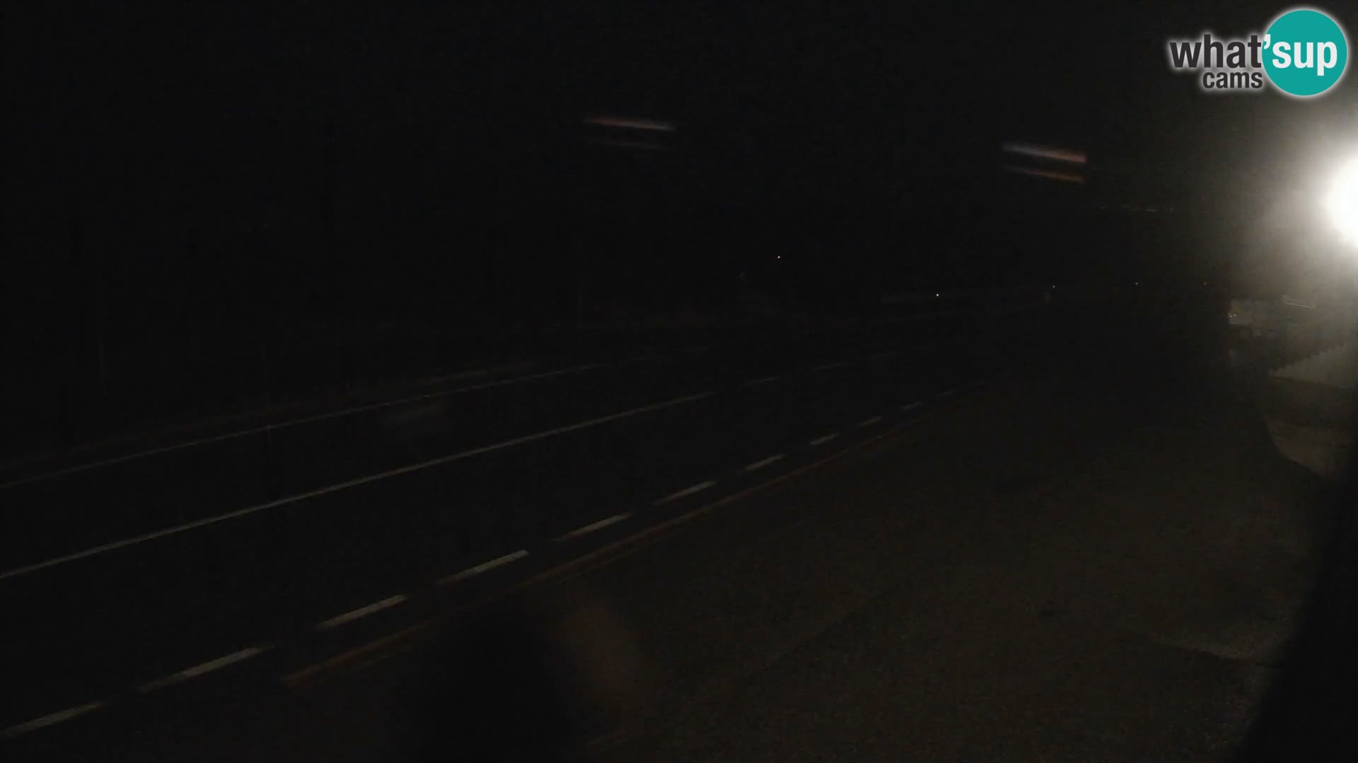 Webcam autopista adriática D8 cerca de SENJ – vista de la isla de KRK