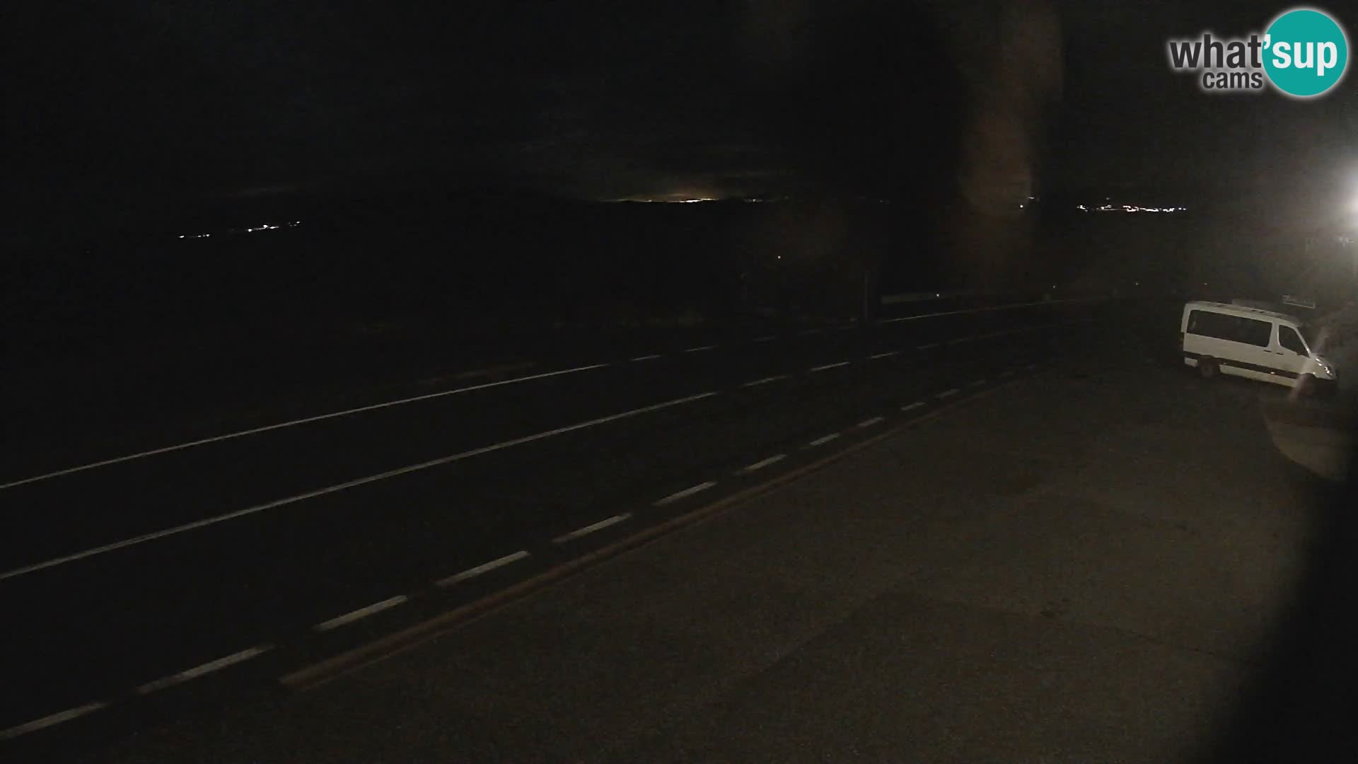 Kamera Jadranska Magistrala D8 pri SENJu – pogled na otok KRK