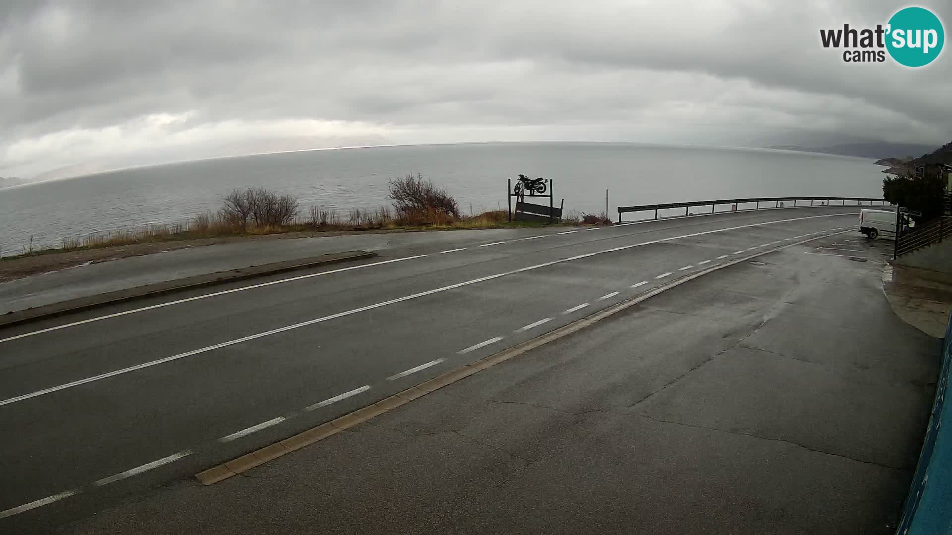 Kamera Jadranska Magistrala D8 pri SENJu – pogled na otok KRK