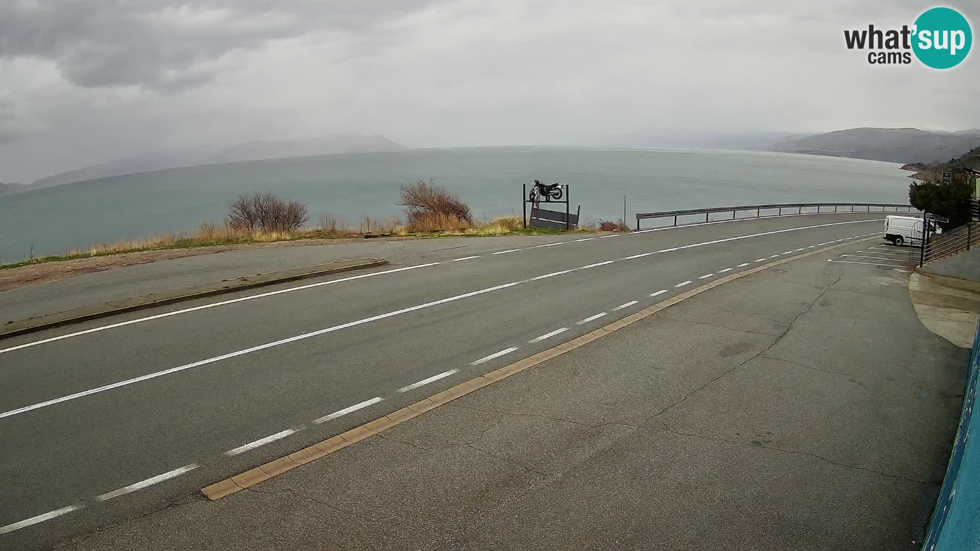 Kamera Jadranska Magistrala D8 pri SENJu – pogled na otok KRK