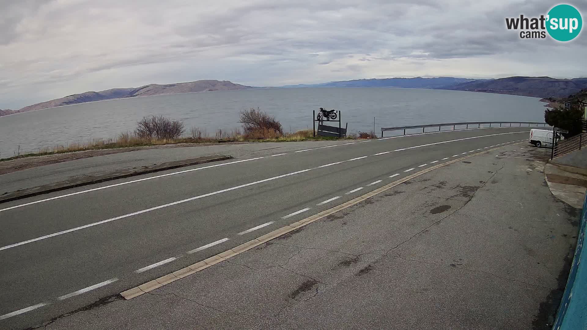 Kamera Jadranska Magistrala D8 pri SENJu – pogled na otok KRK