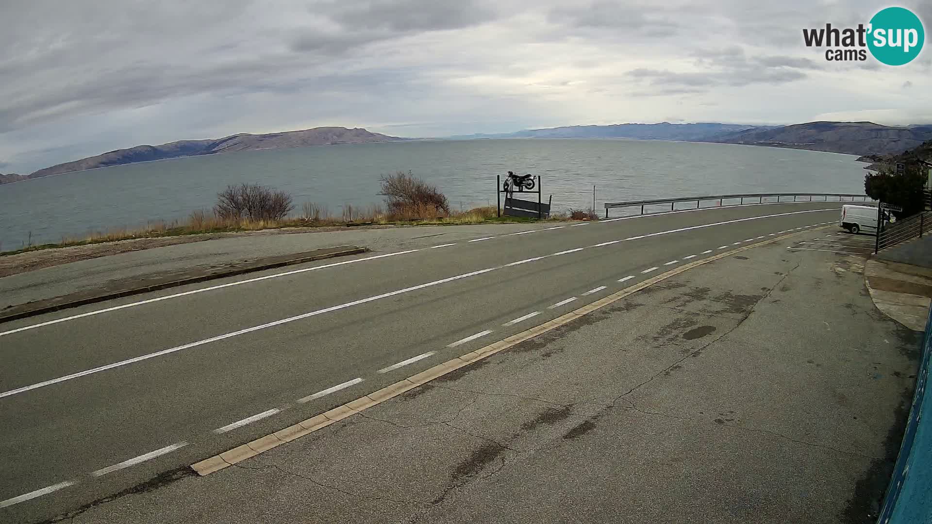 Kamera Jadranska Magistrala D8 pri SENJu – pogled na otok KRK