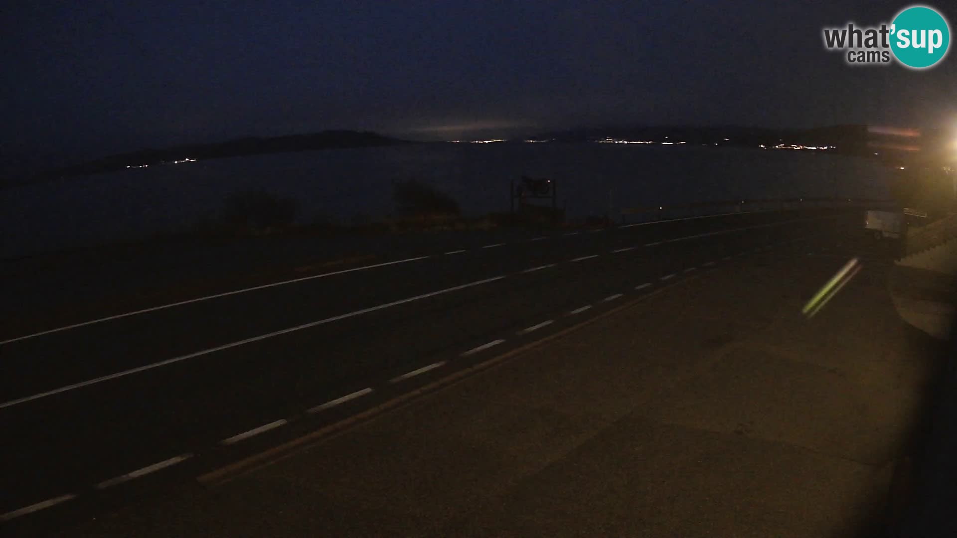 Kamera Jadranska Magistrala D8 pri SENJu – pogled na otok KRK