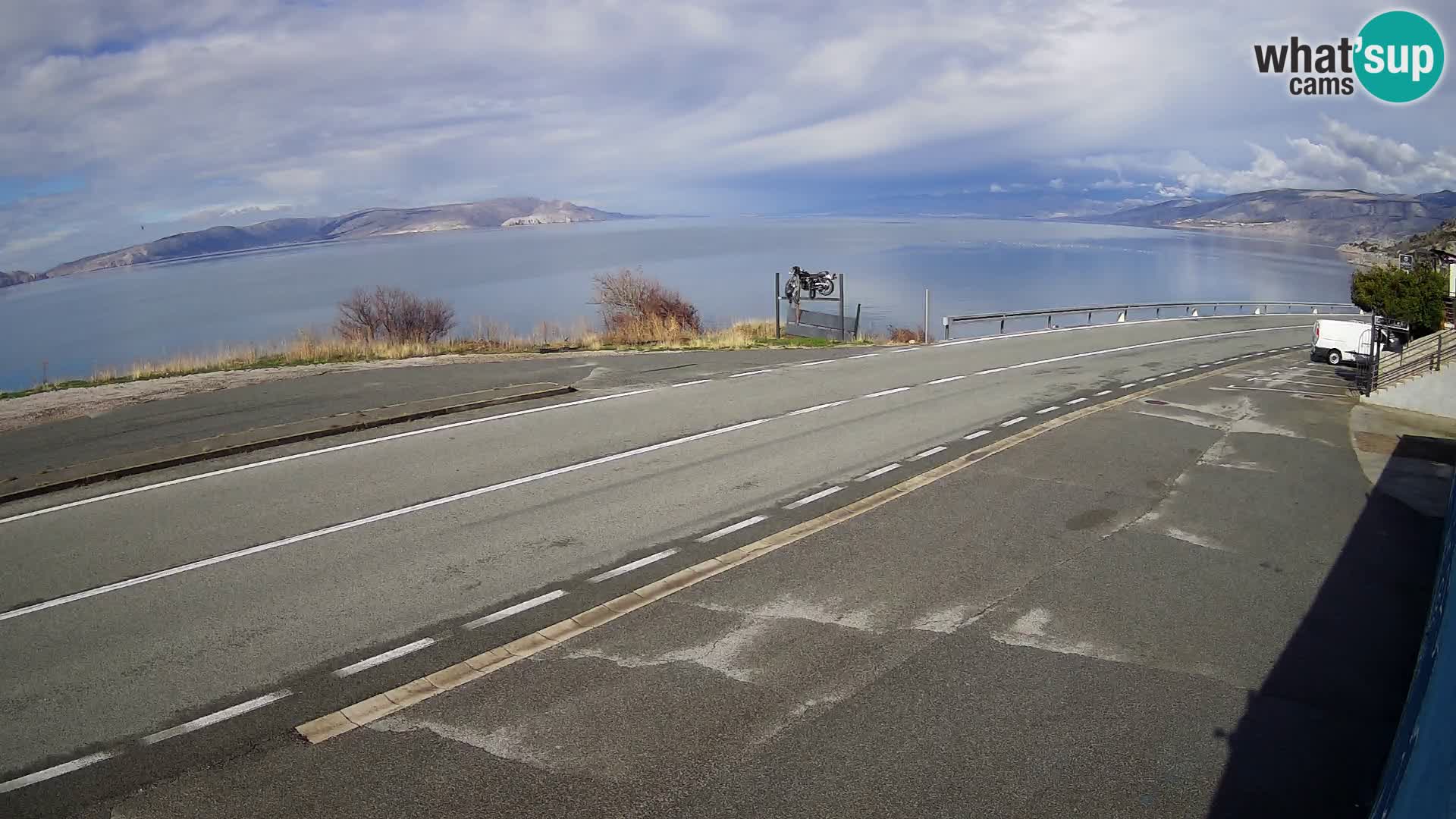 Kamera Jadranska Magistrala D8 pri SENJu – pogled na otok KRK