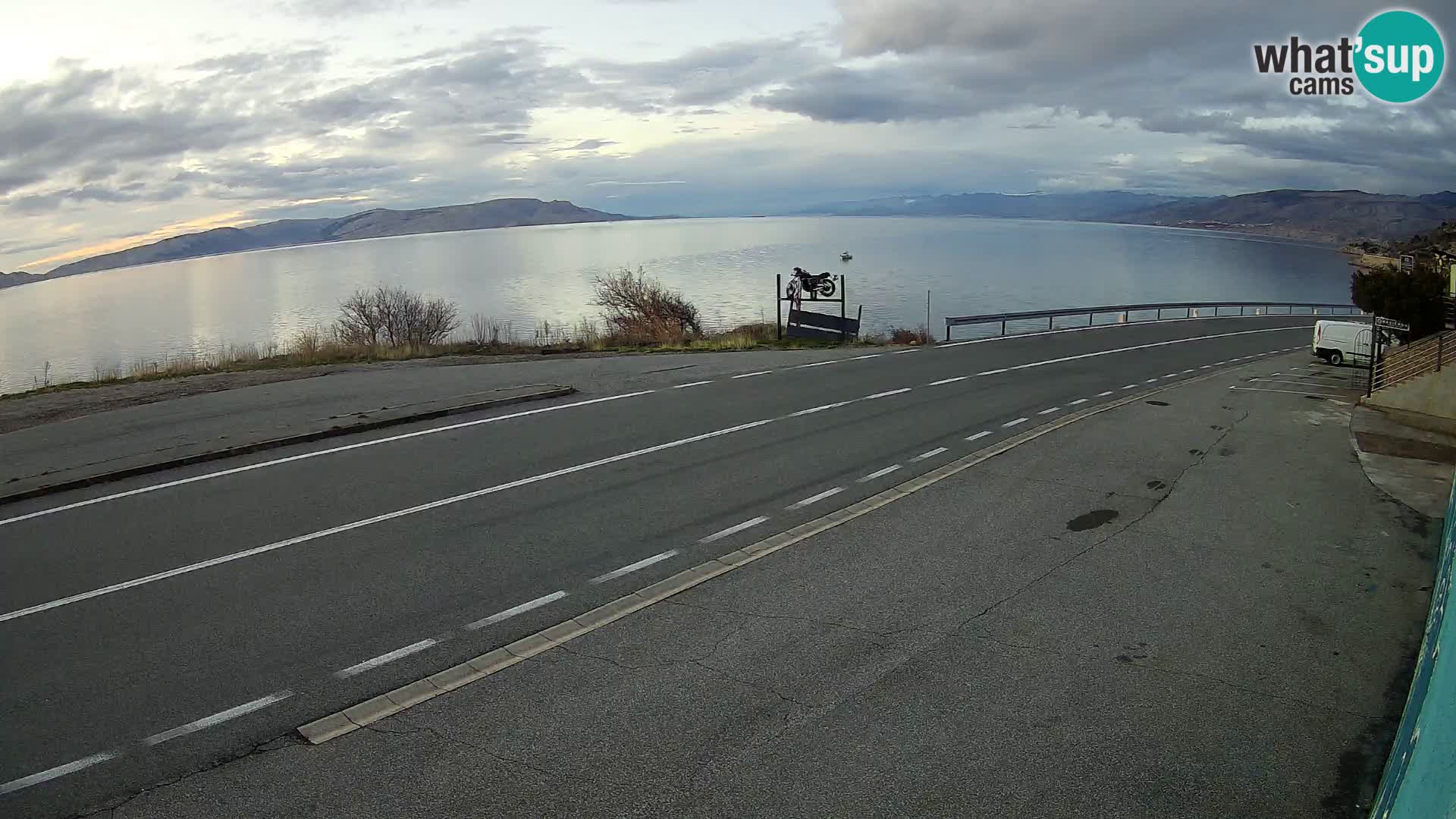 Kamera Jadranska Magistrala D8 pri SENJu – pogled na otok KRK