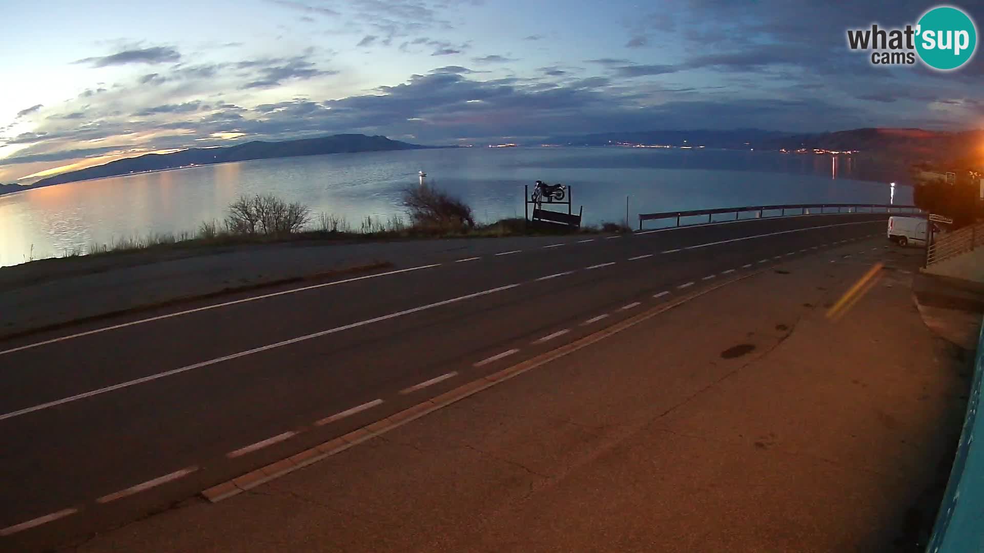 Webcam autoroute Adriatique D8 près de SENJ – vue sur l’île de KRK