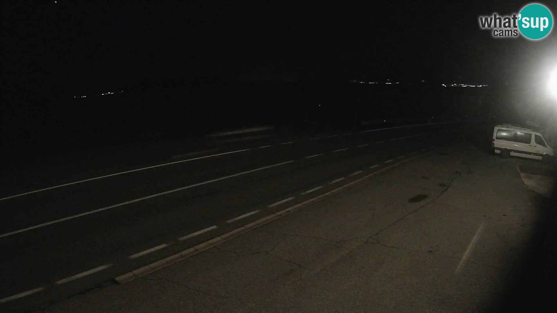 Kamera Jadranska Magistrala D8 pri SENJu – pogled na otok KRK