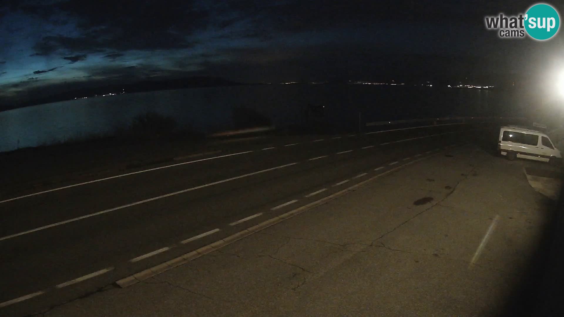 Kamera Jadranska Magistrala D8 pri SENJu – pogled na otok KRK