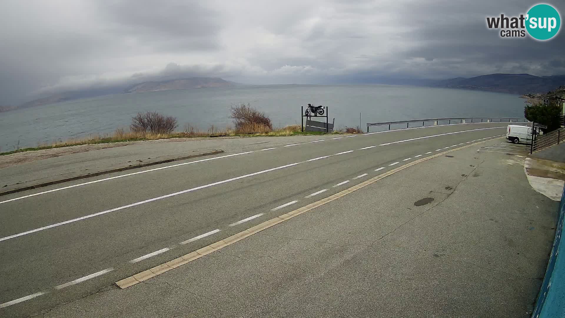 Kamera Jadranska Magistrala D8 pri SENJu – pogled na otok KRK