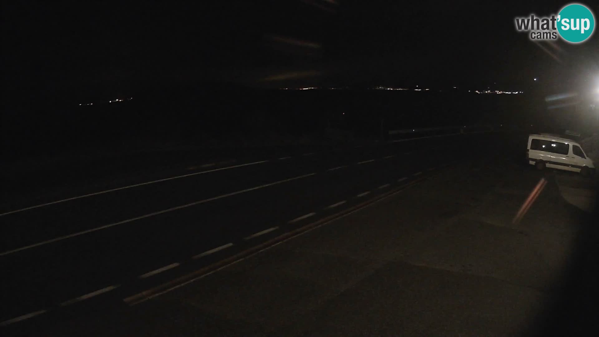 Kamera Jadranska Magistrala D8 pri SENJu – pogled na otok KRK