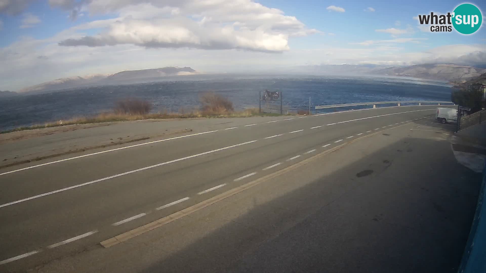 Kamera Jadranska Magistrala D8 pri SENJu – pogled na otok KRK