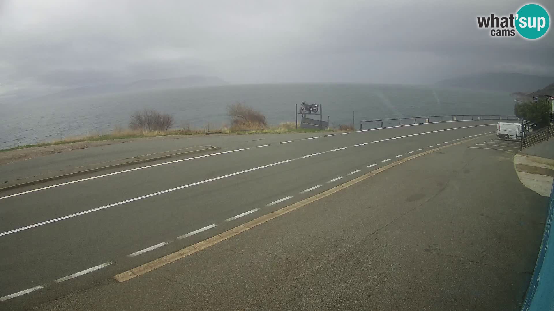 Kamera Jadranska Magistrala D8 pri SENJu – pogled na otok KRK