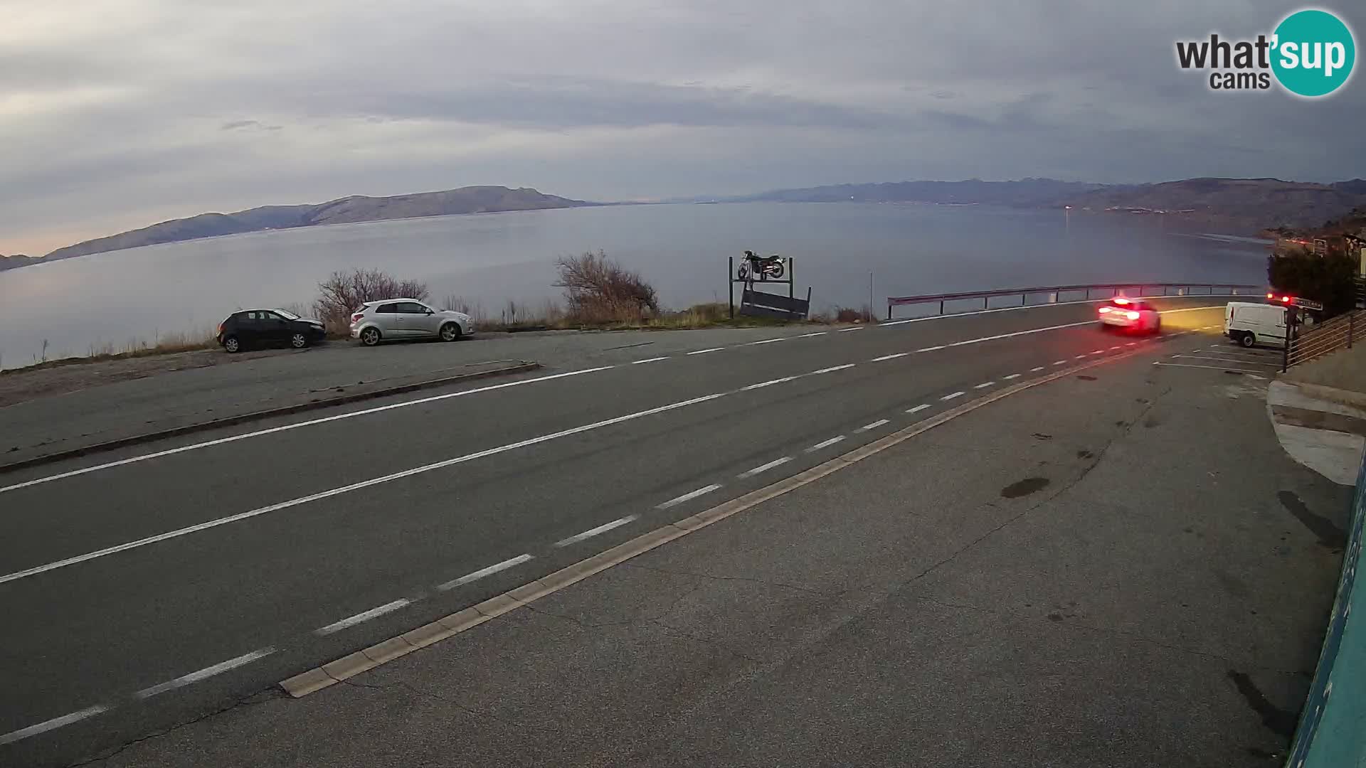 Kamera Jadranska Magistrala D8 pri SENJu – pogled na otok KRK