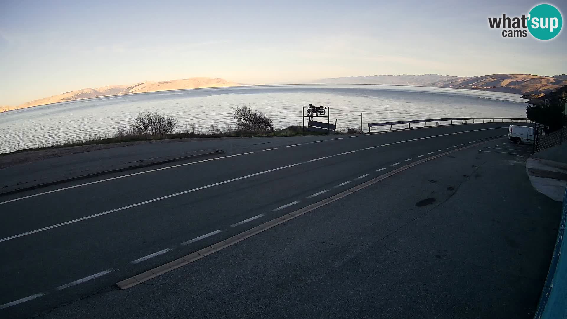 Kamera Jadranska Magistrala D8 pri SENJu – pogled na otok KRK